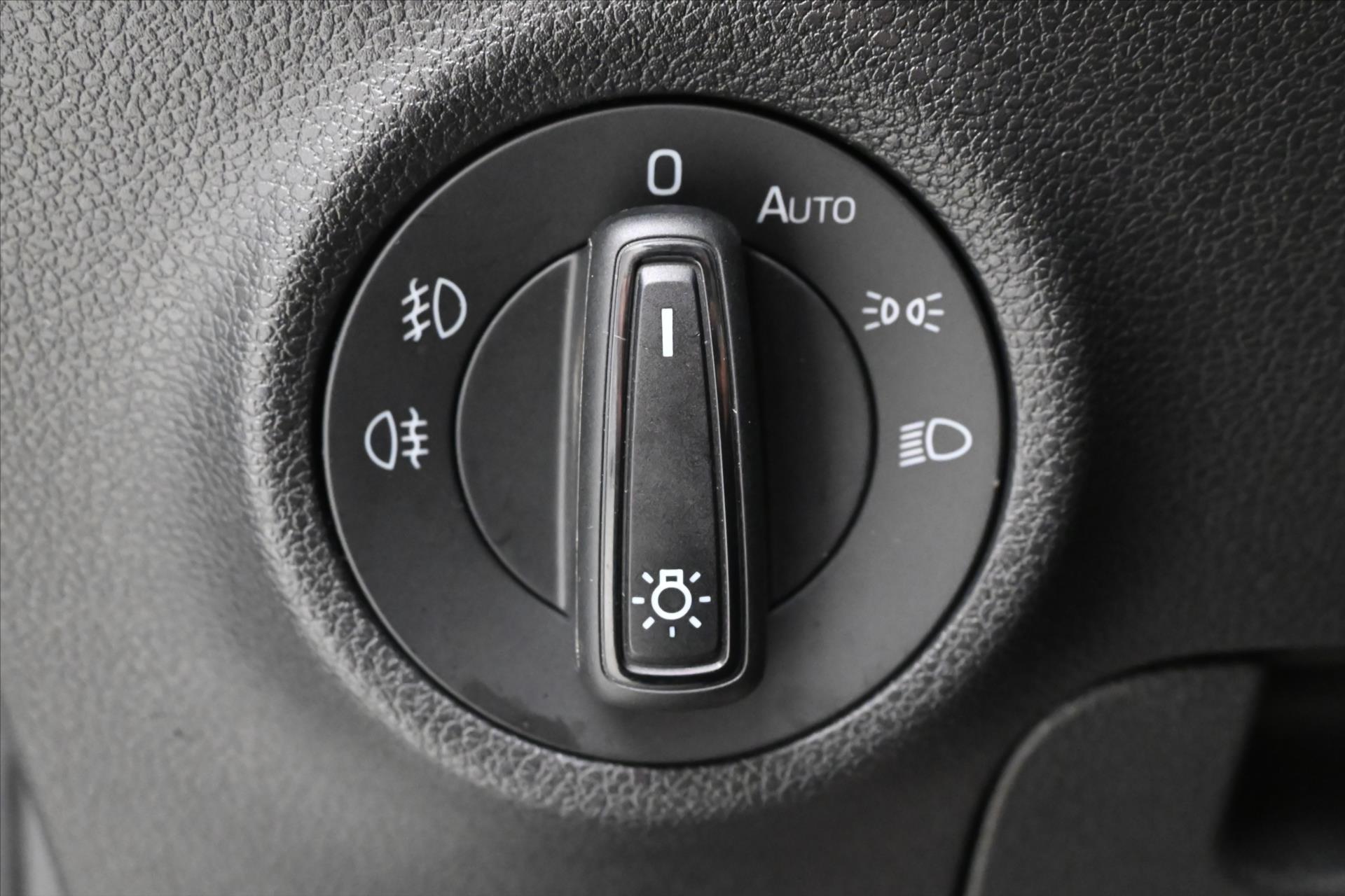 Hlavní fotografie vozu Škoda Karoq 2,0 TDI 85 KW DSG Ambiente Záruka až 5 let (26)