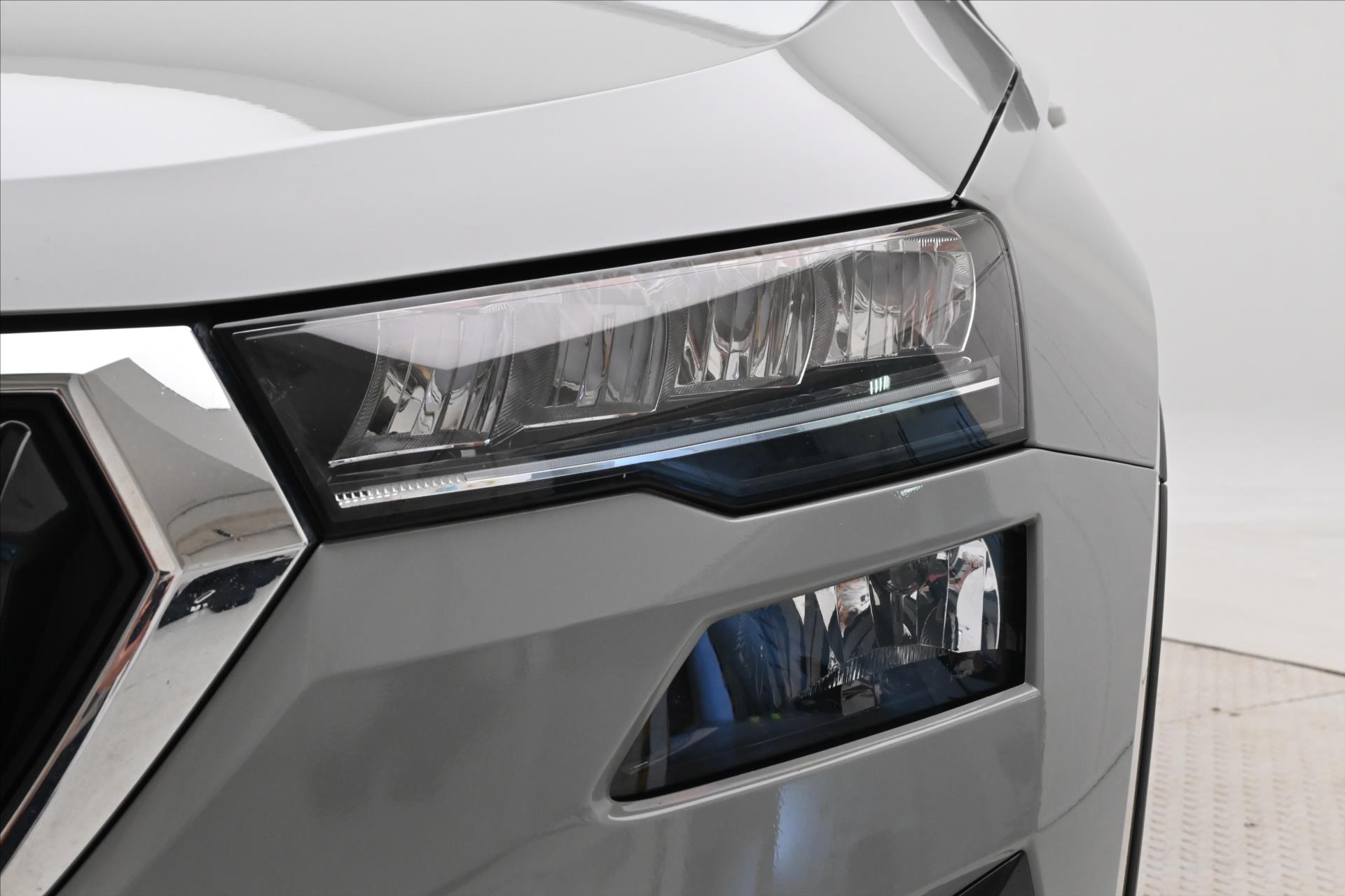 Hlavní fotografie vozu Škoda Karoq 2,0 TDI 85 KW DSG Ambiente Záruka až 5 let (29)