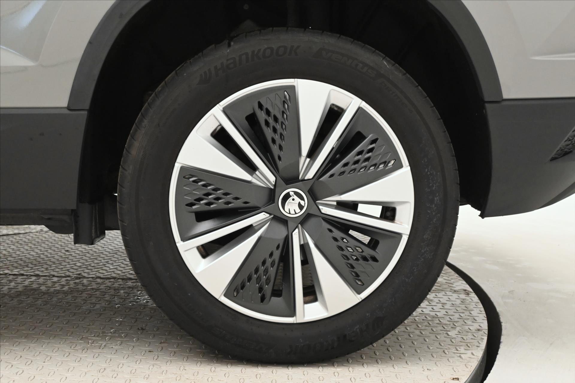 Hlavní fotografie vozu Škoda Karoq 2,0 TDI 85 KW DSG Ambiente Záruka až 5 let (31)
