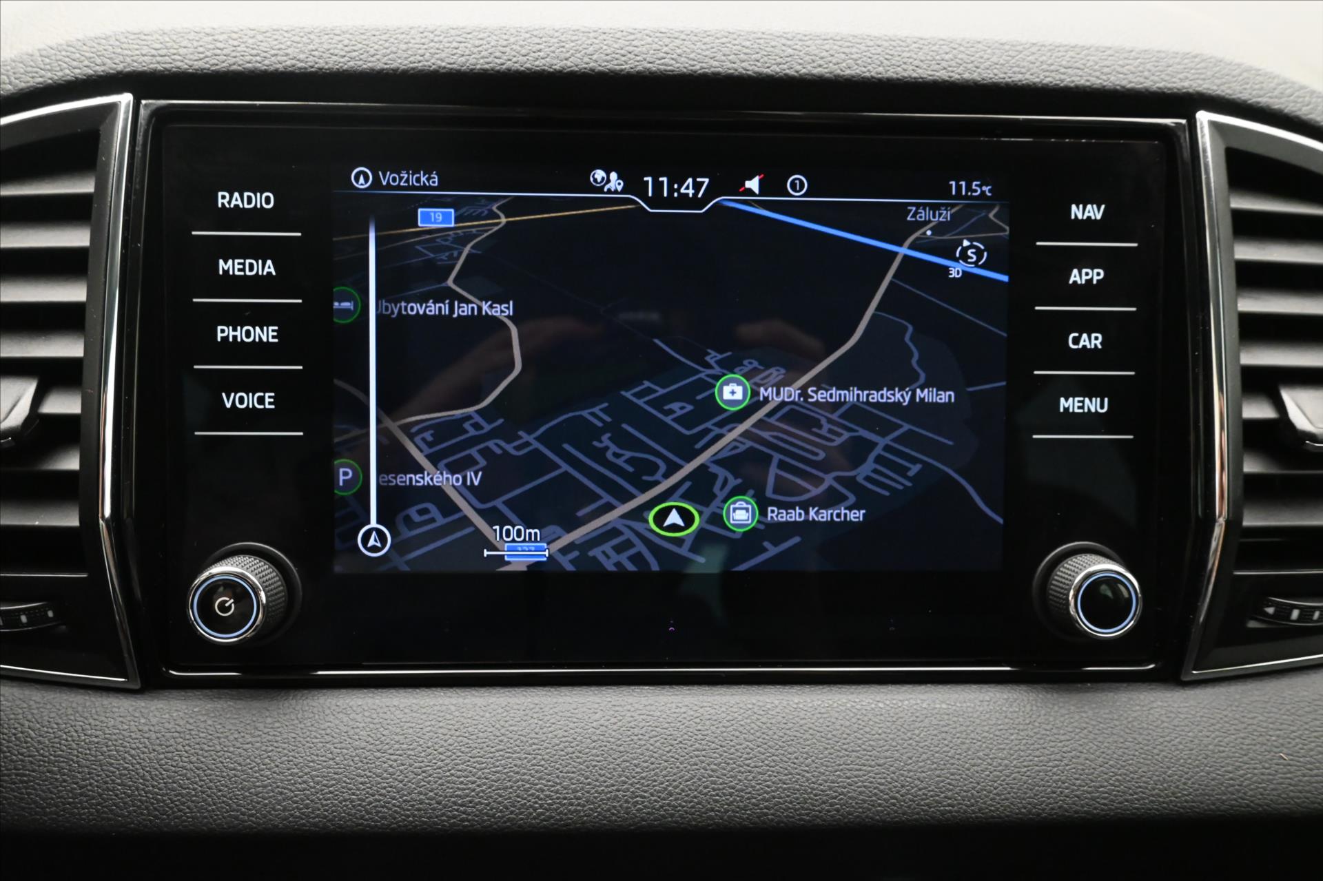 Hlavní fotografie vozu Škoda Karoq 2,0 TDI 85 KW DSG NAVIGACE Záruka až 5 let (21)