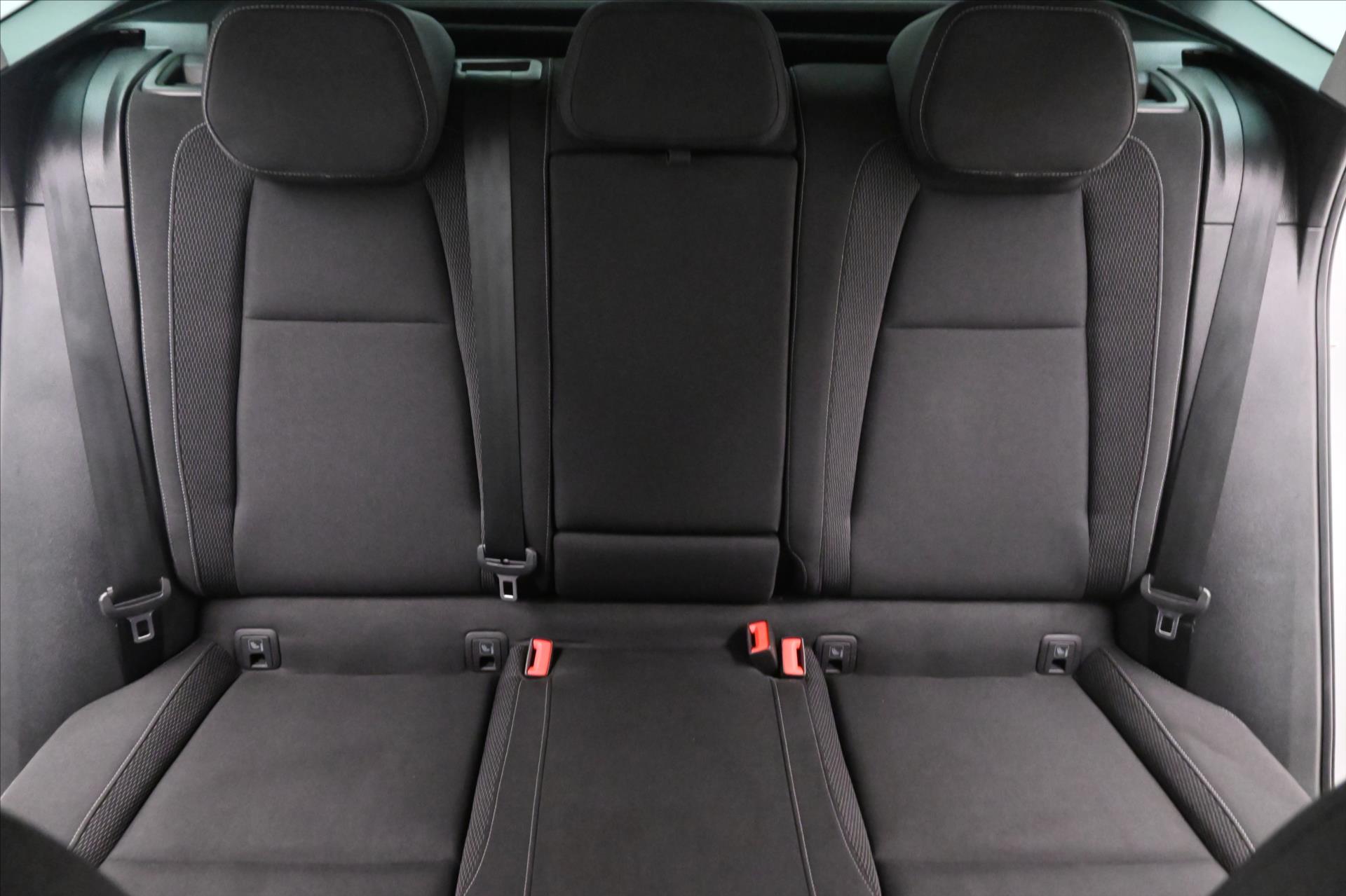 Hlavní fotografie vozu Škoda Karoq 2,0 TDI 85 KW DSG NAVIGACE Záruka až 5 let (28)