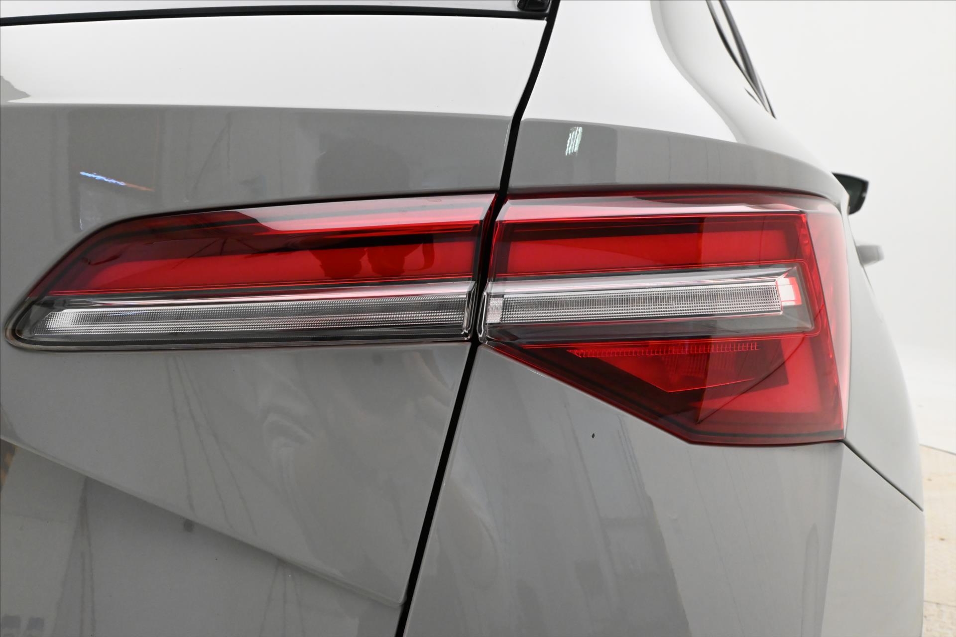Hlavní fotografie vozu Škoda Karoq 2,0 TDI 85 KW DSG NAVIGACE Záruka až 5 let (30)