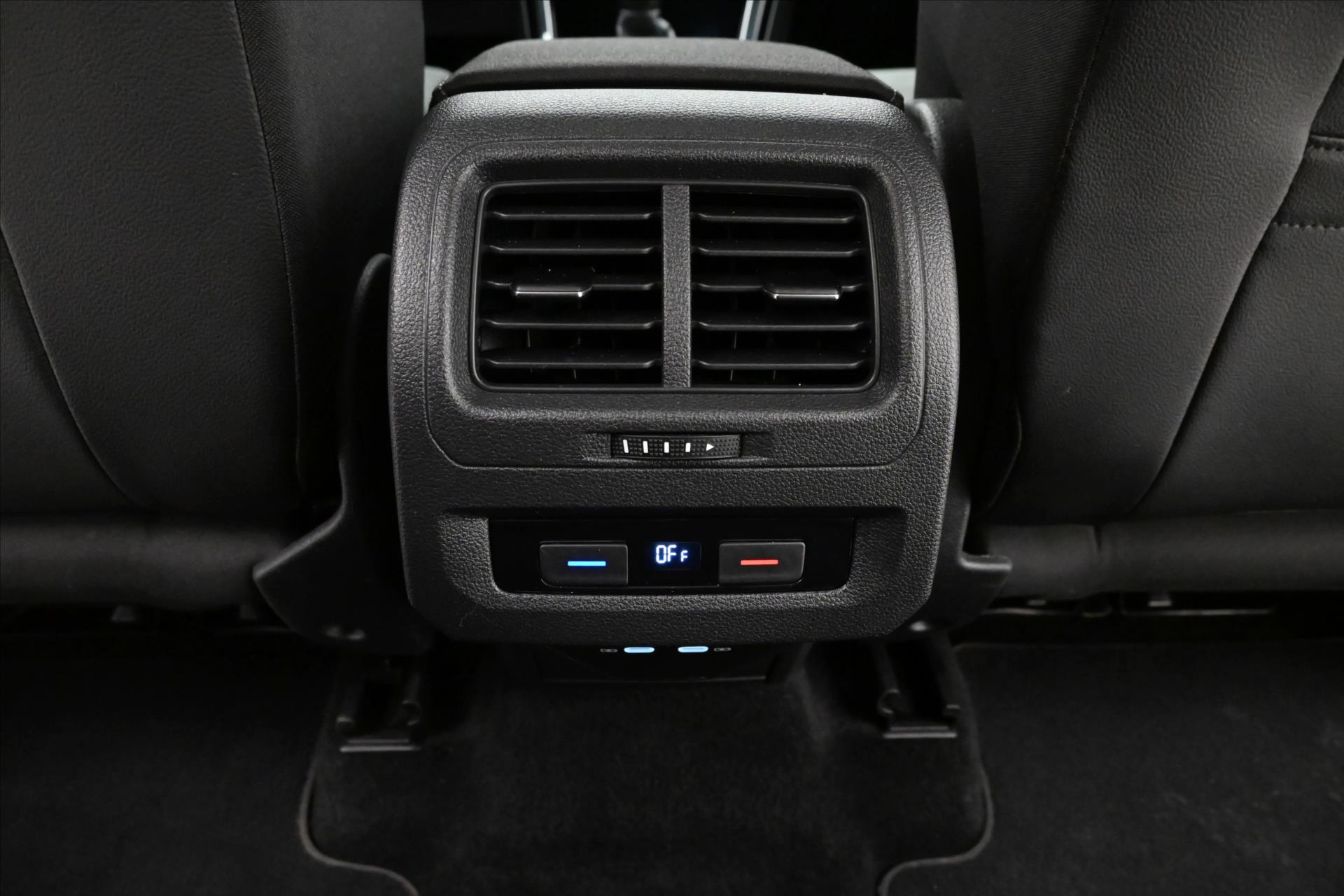 Hlavní fotografie vozu Volkswagen Touran 2,0 TDI 110kW DSG 7Míst Záruka až 5 let (24)
