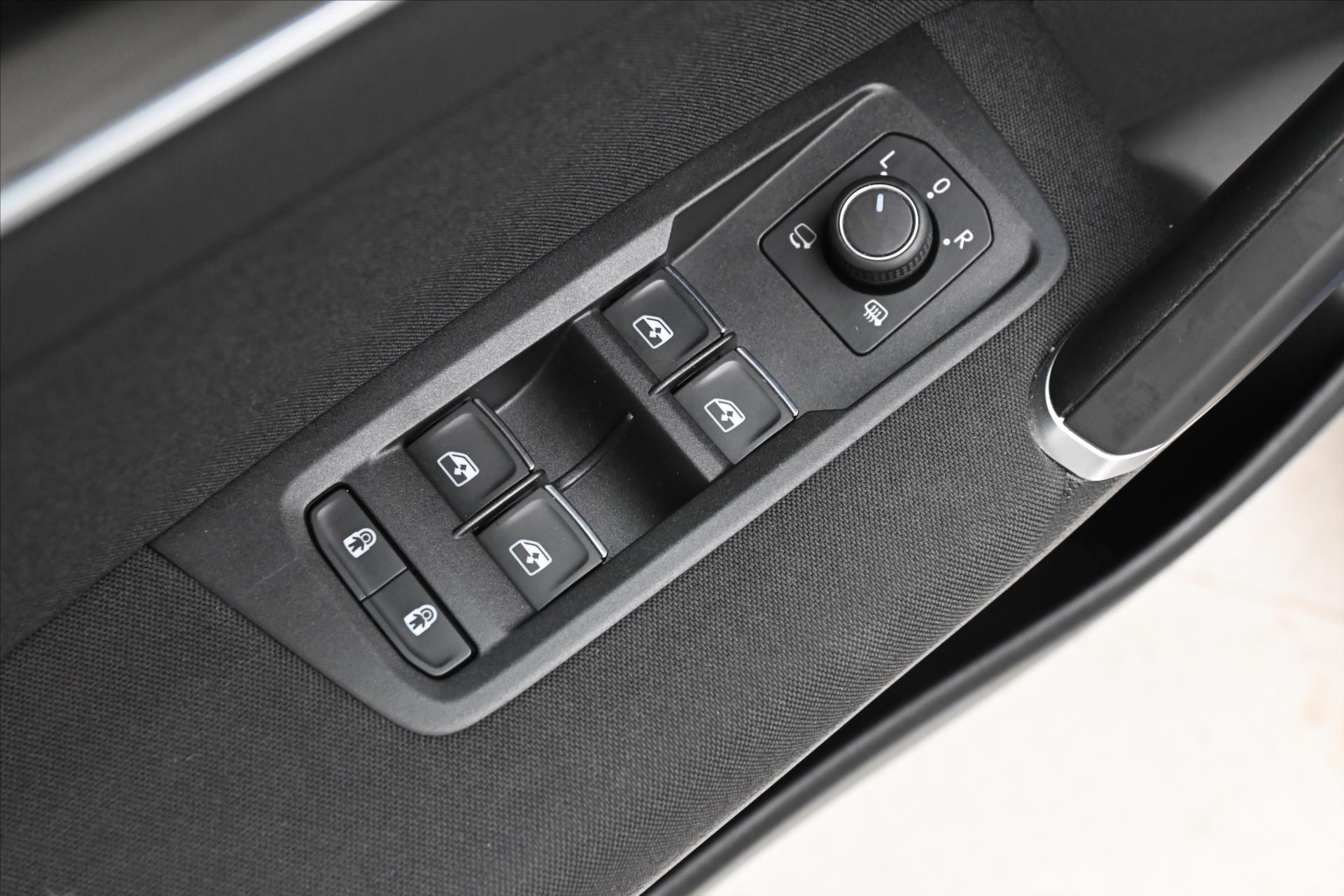 Hlavní fotografie vozu Volkswagen Touran 2,0 TDI 110kW DSG 7Míst Záruka až 5 let (28)