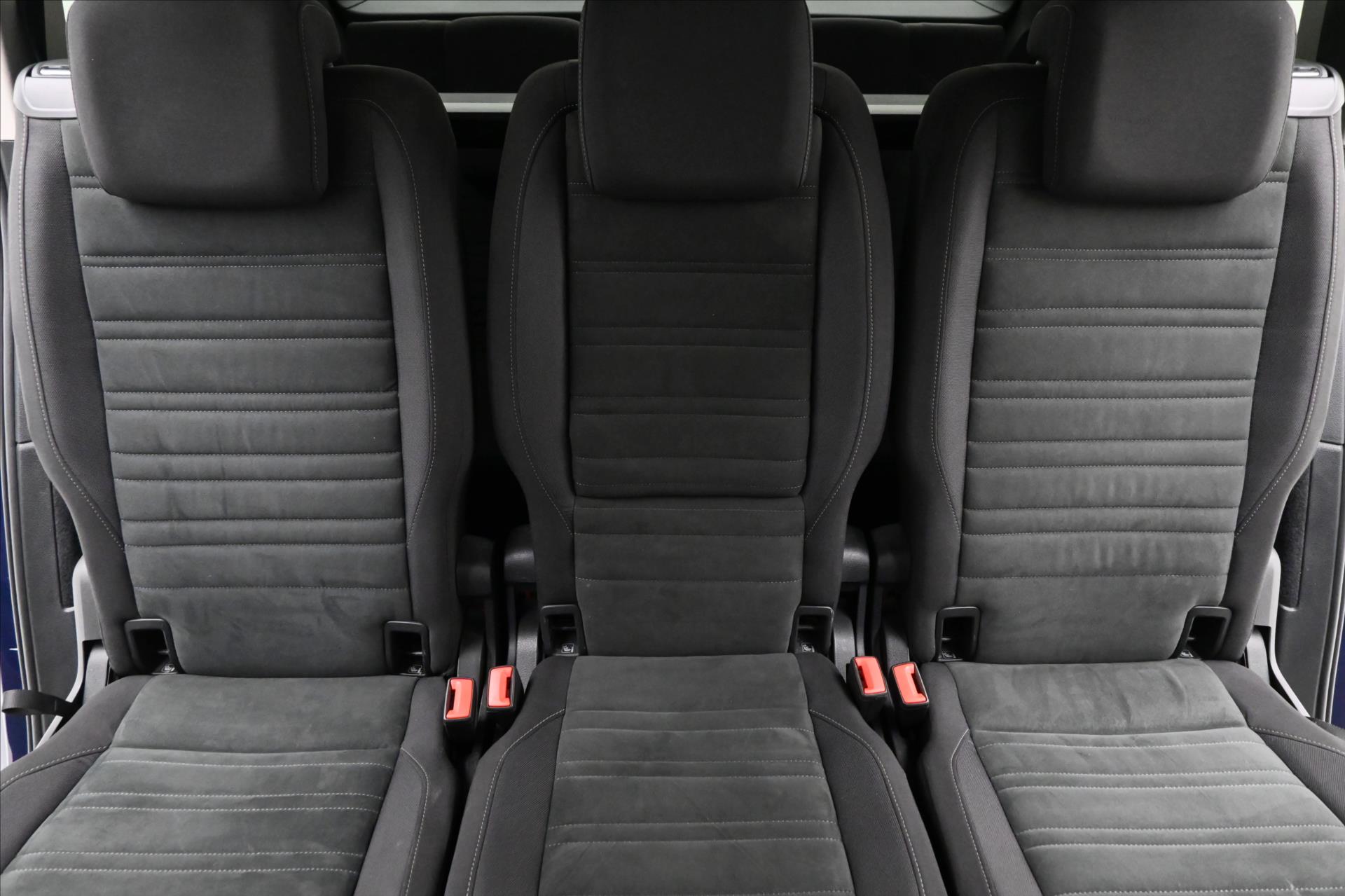 Hlavní fotografie vozu Volkswagen Touran 2,0 TDI 110kW DSG 7Míst Záruka až 5 let (31)