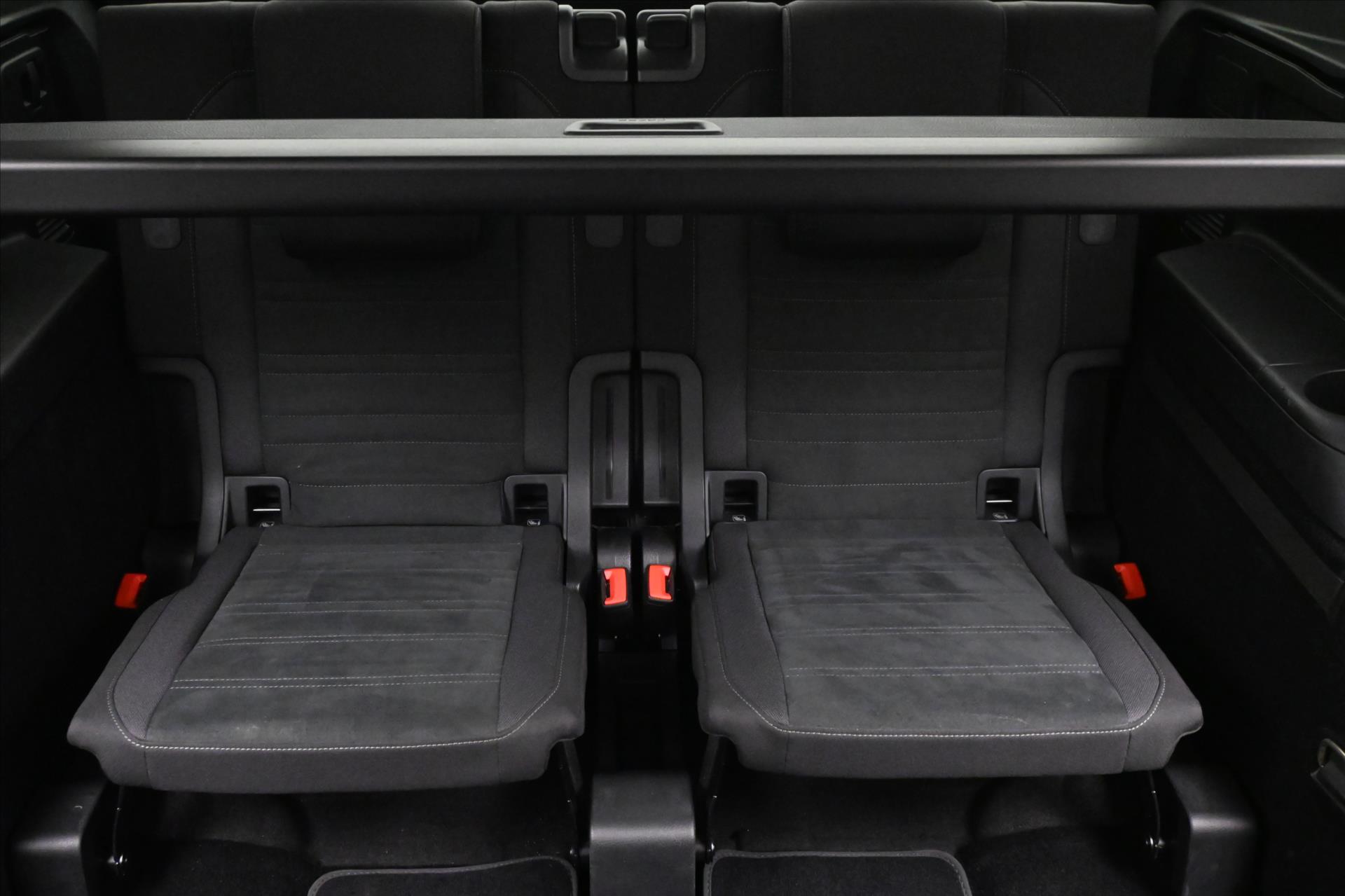 Hlavní fotografie vozu Volkswagen Touran 2,0 TDI 110kW DSG 7Míst Záruka až 5 let (32)