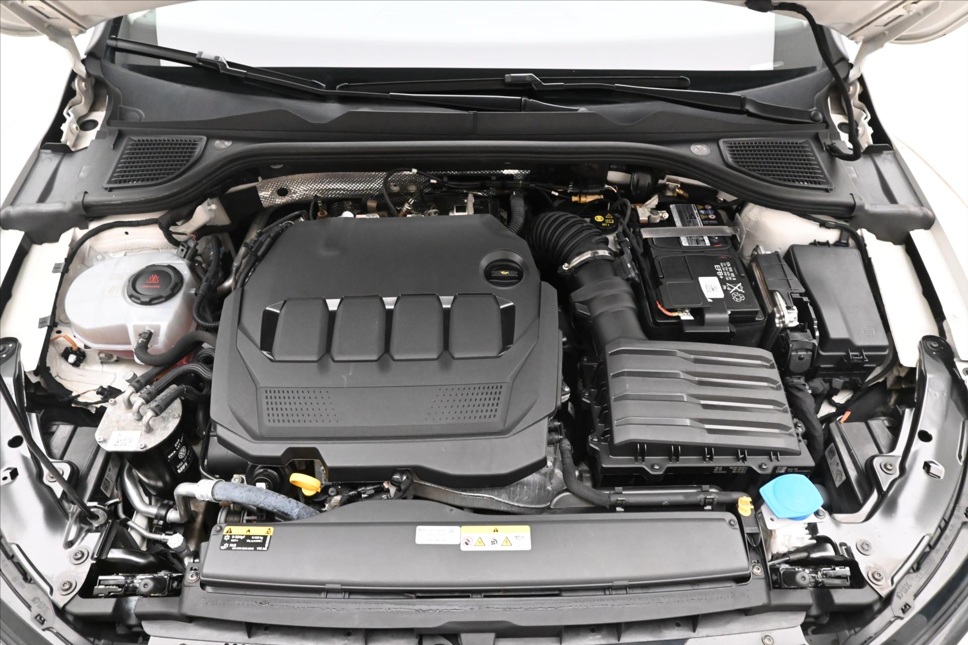 Hlavní fotografie vozu Volkswagen Golf 2,0 TDI 110kW DSG Life Záruka až 5 let (9)
