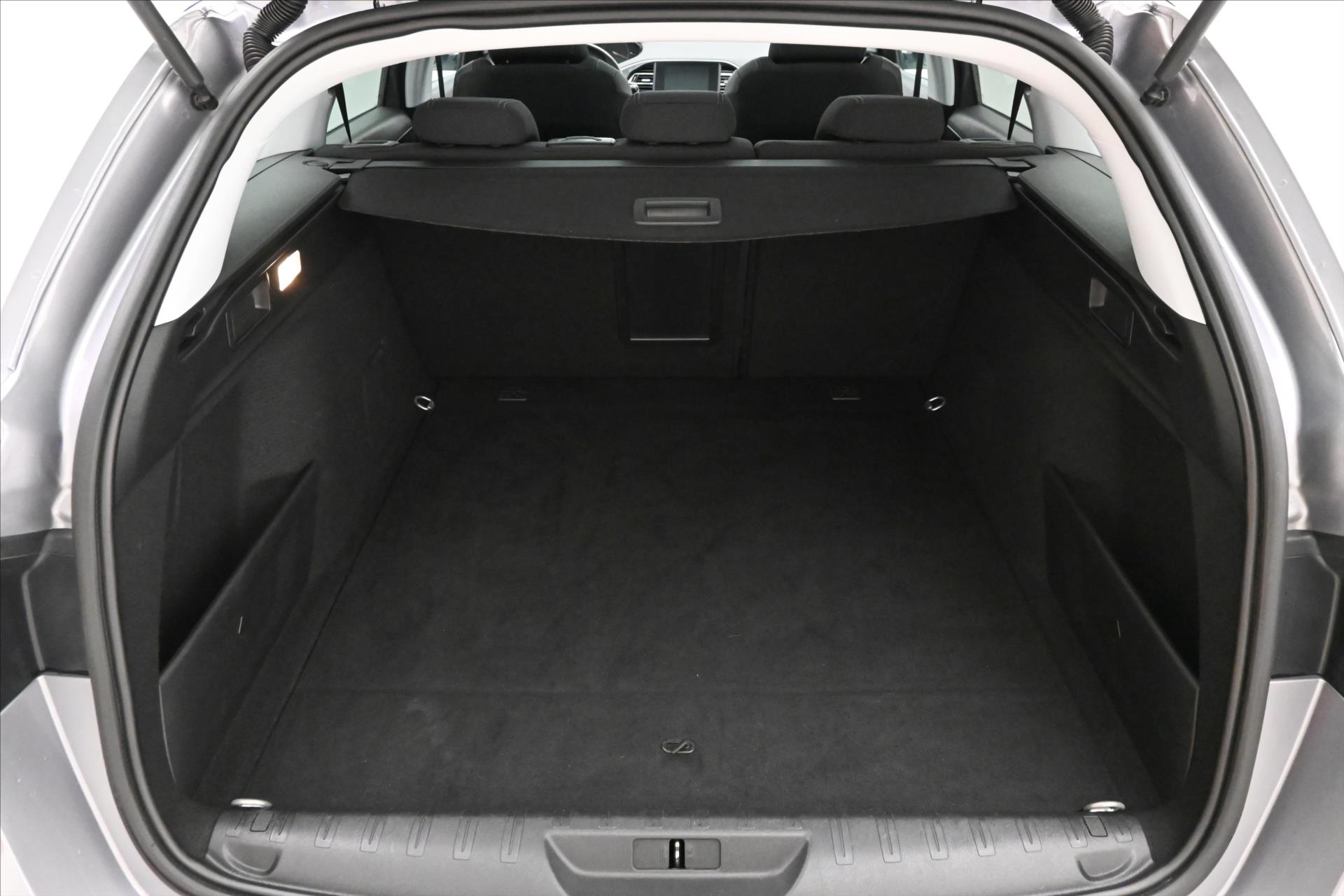 Hlavní fotografie vozu Peugeot 308 1,5 96kW BlueHDi 130SW Záruka až 5 let (11)