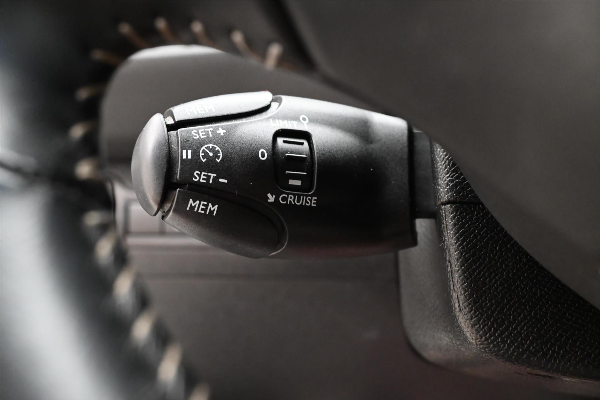 Hlavní fotografie vozu Peugeot 308 1,5 96kW BlueHDi 130SW Záruka až 5 let (24)