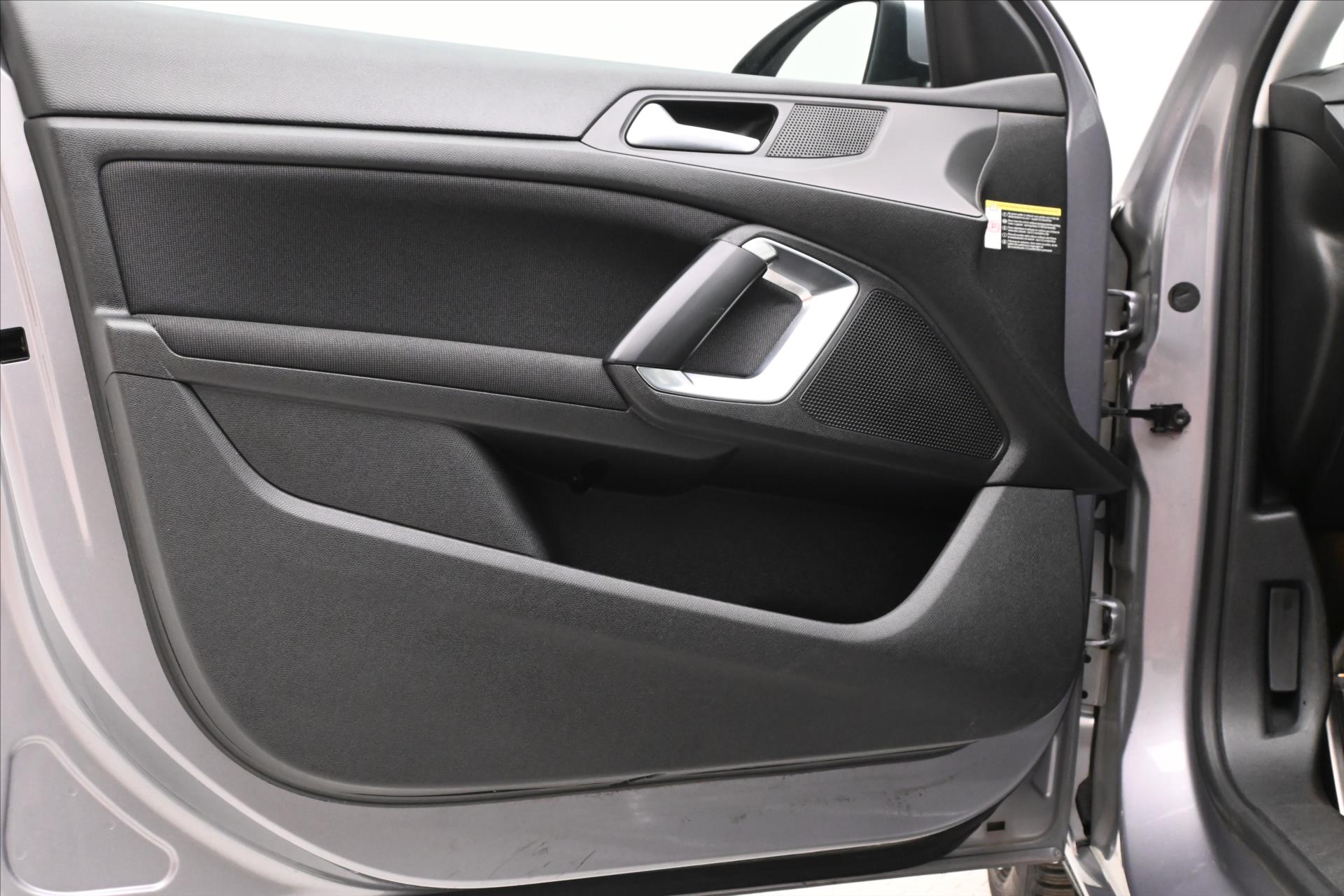 Hlavní fotografie vozu Peugeot 308 1,5 96kW BlueHDi 130SW Záruka až 5 let (25)