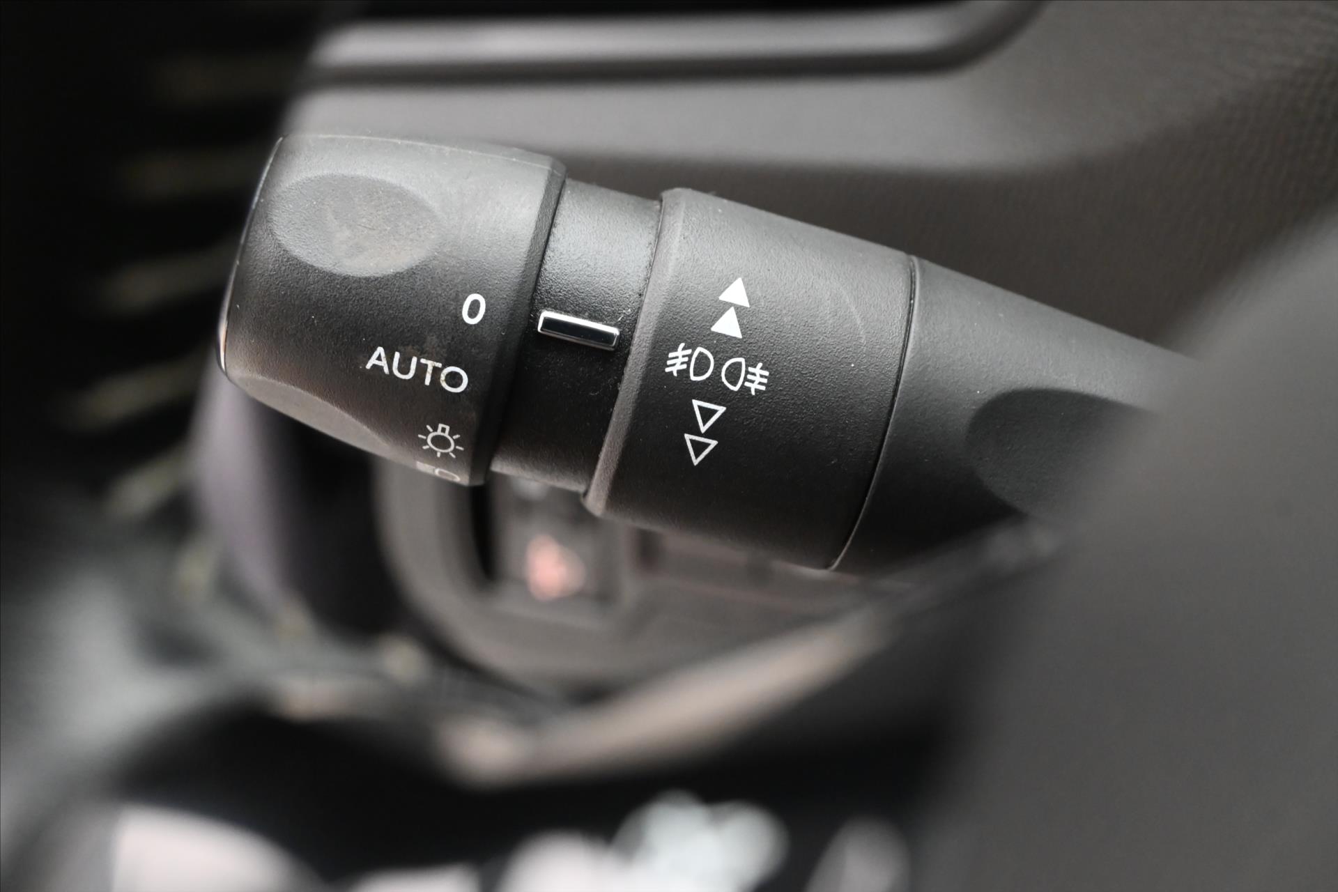 Hlavní fotografie vozu Peugeot 308 1,5 96kW BlueHDi 130SW Záruka až 5 let (27)