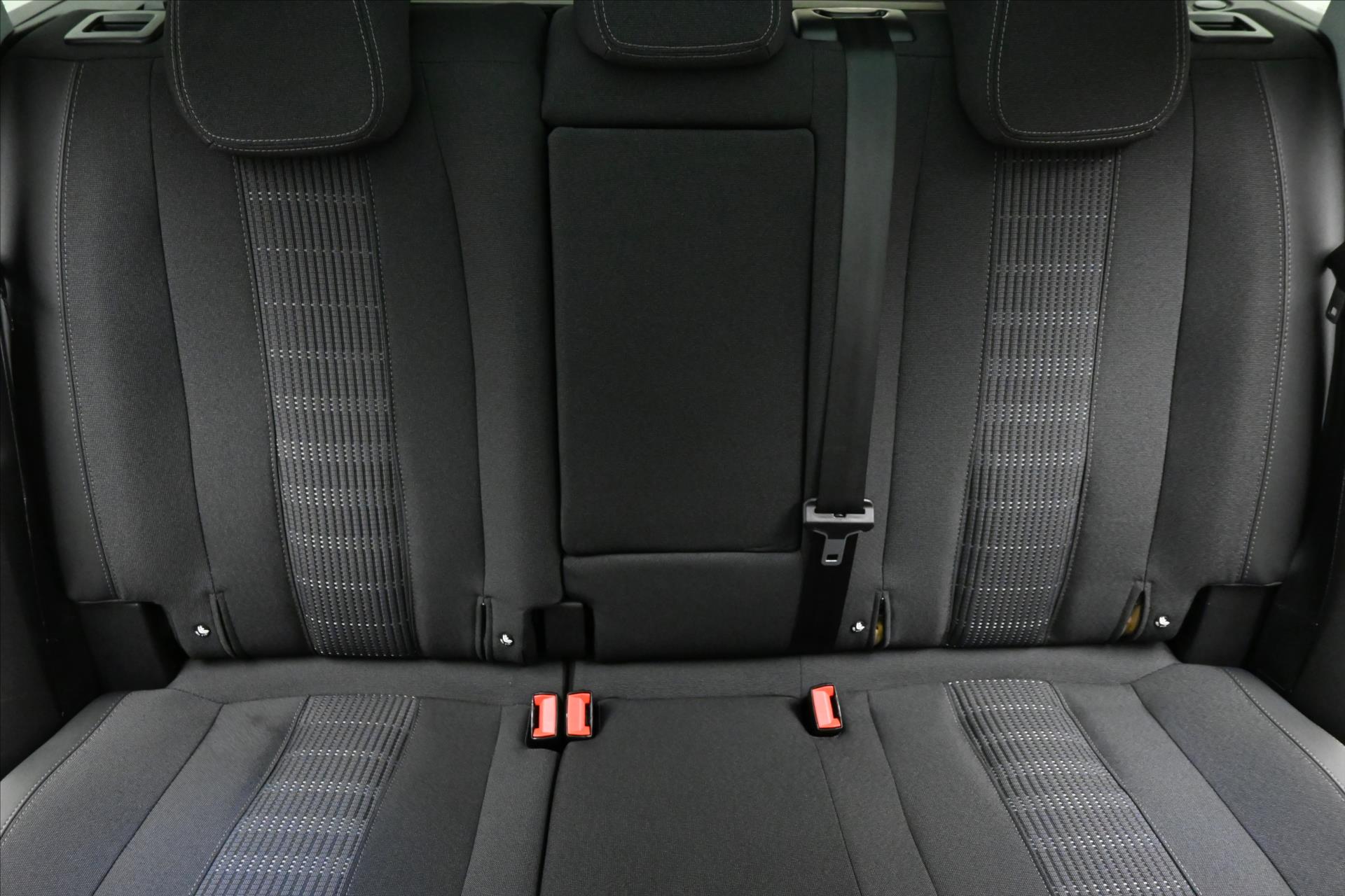Hlavní fotografie vozu Peugeot 308 1,5 96kW BlueHDi 130SW Záruka až 5 let (28)