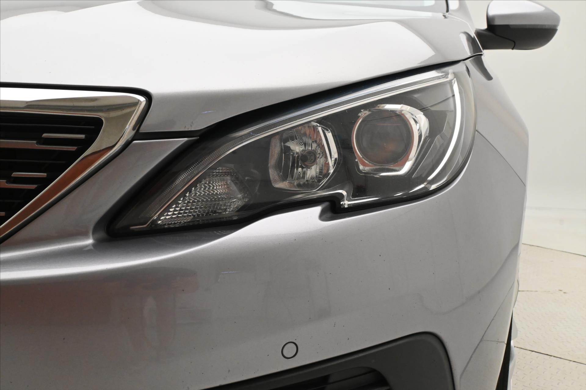Hlavní fotografie vozu Peugeot 308 1,5 96kW BlueHDi 130SW Záruka až 5 let (29)