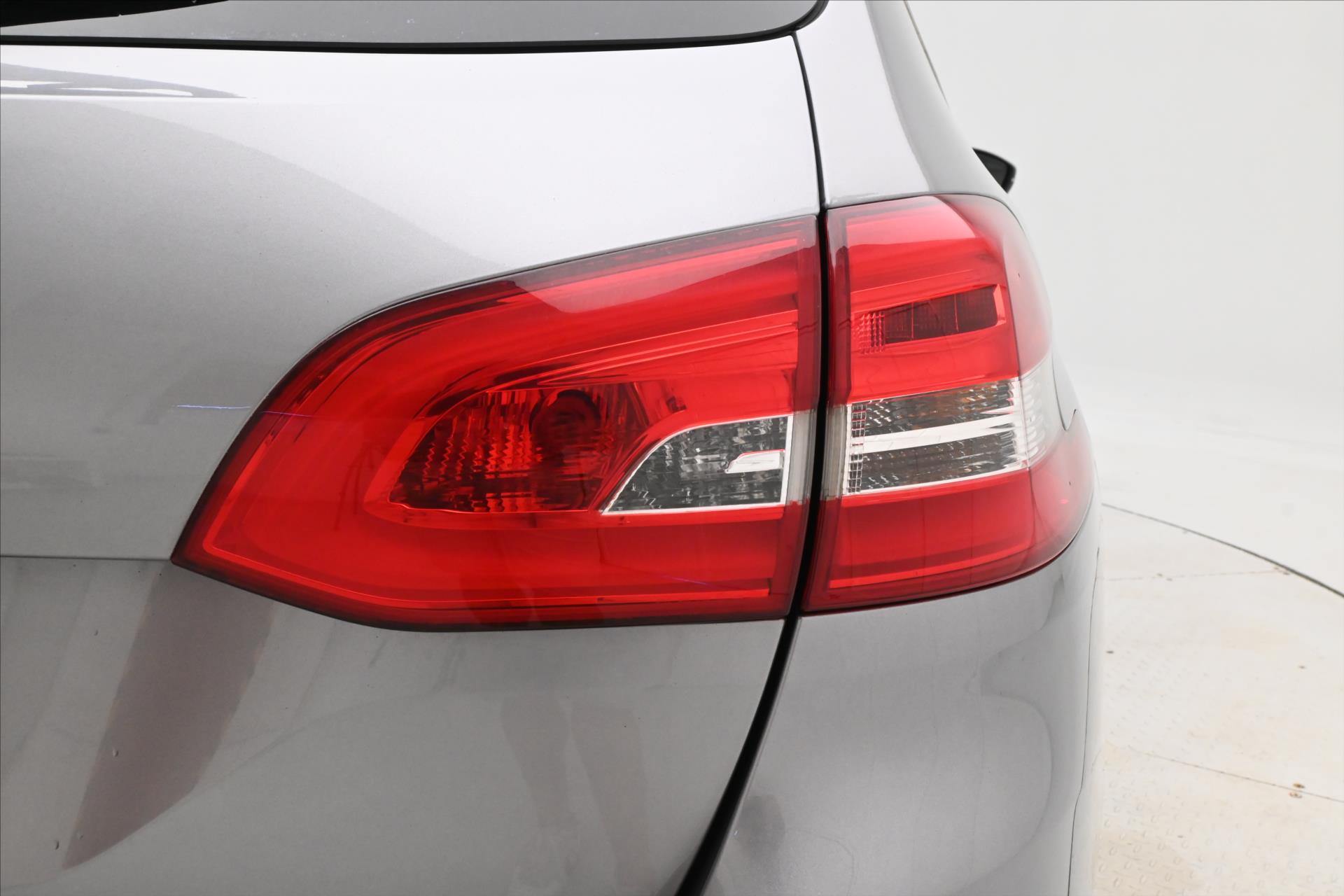 Hlavní fotografie vozu Peugeot 308 1,5 96kW BlueHDi 130SW Záruka až 5 let (30)