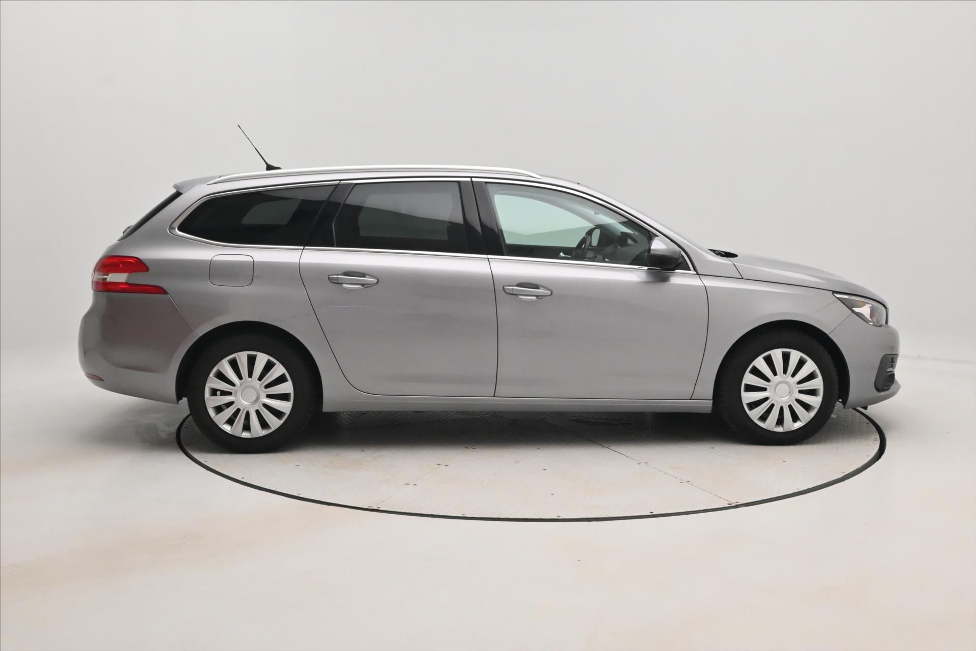 Hlavní fotografie vozu Peugeot 308 1,5 96kW BlueHDi 130SW Záruka až 5 let (5)