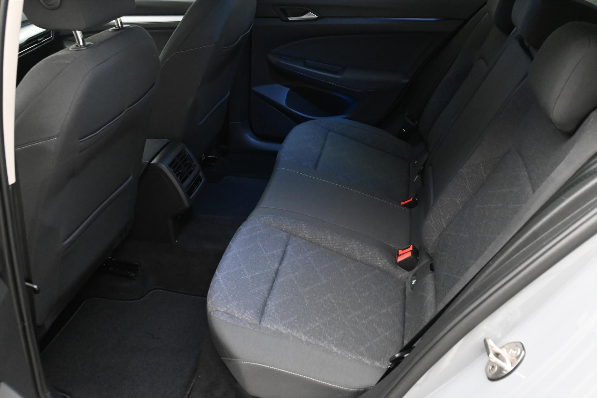 Hlavní fotografie vozu Volkswagen Golf 2,0 TDI 110 KW DSG Life Záruka až 5 let (15)