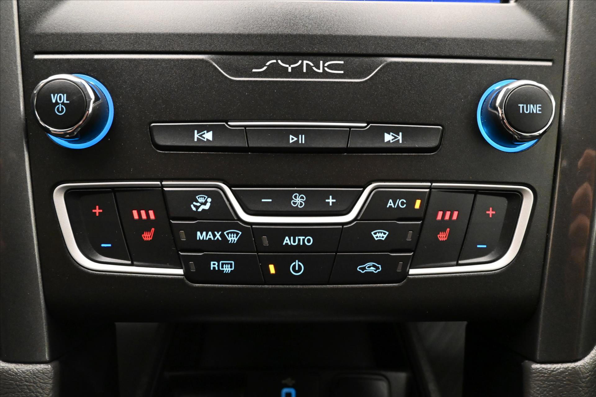 Hlavní fotografie vozu Ford Mondeo 2,0 EcoBlue 140 kW AT8 Titanium Záruka až 5 let (22)