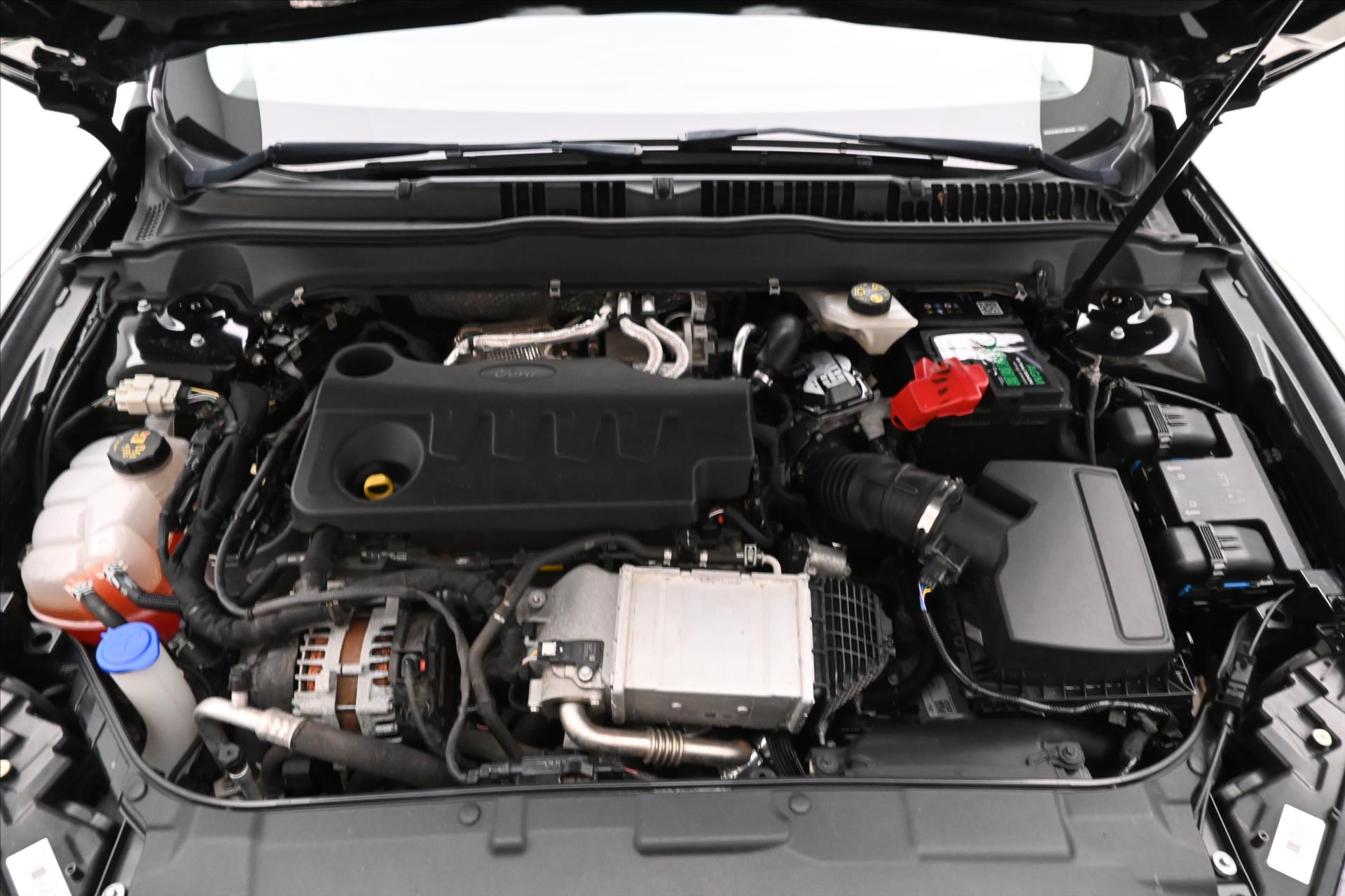 Hlavní fotografie vozu Ford Mondeo 2,0 EcoBlue 140 kW AT8 Titanium Záruka až 5 let (10)
