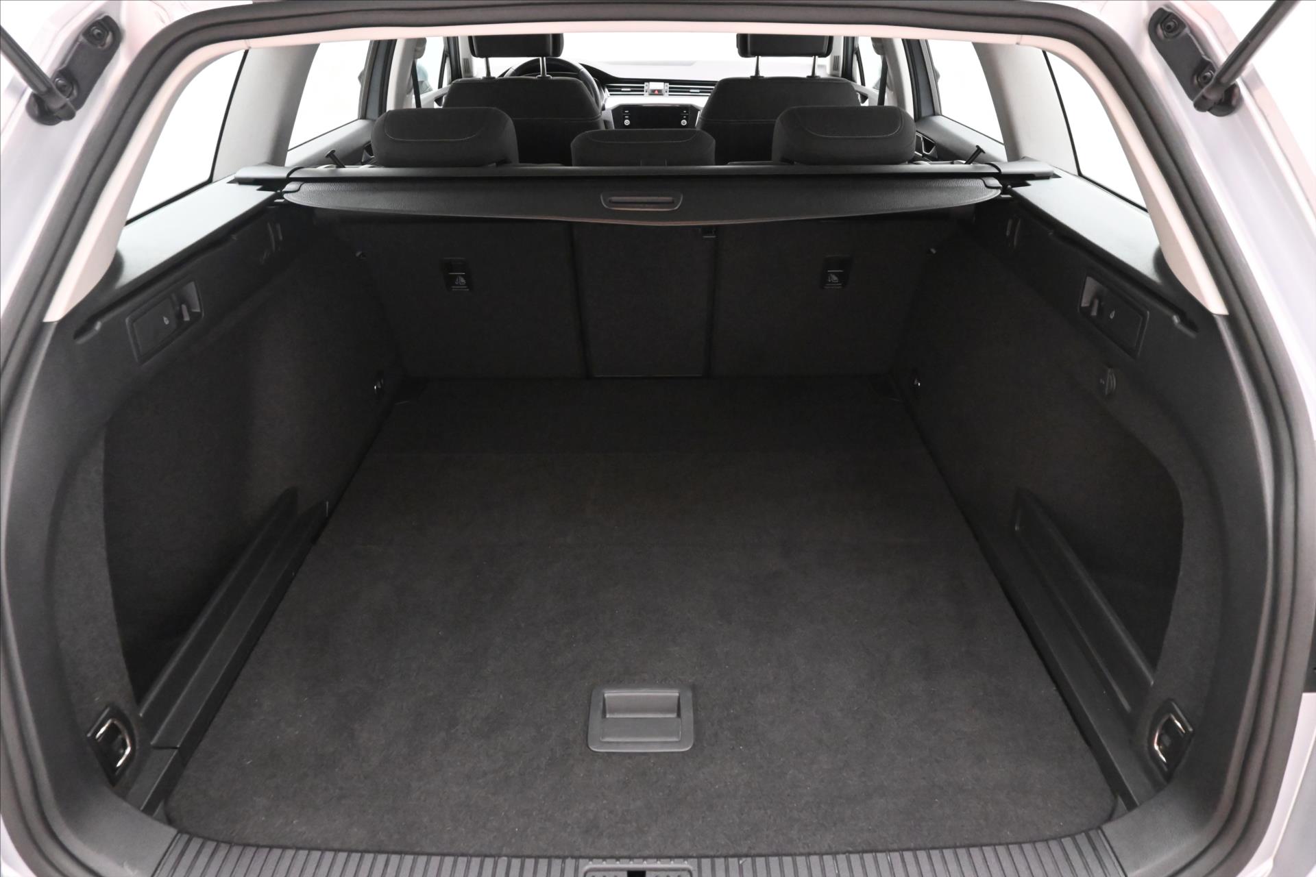 Hlavní fotografie vozu Volkswagen Passat 2,0 TDI 110 kW Business Záruka až 5 let (11)