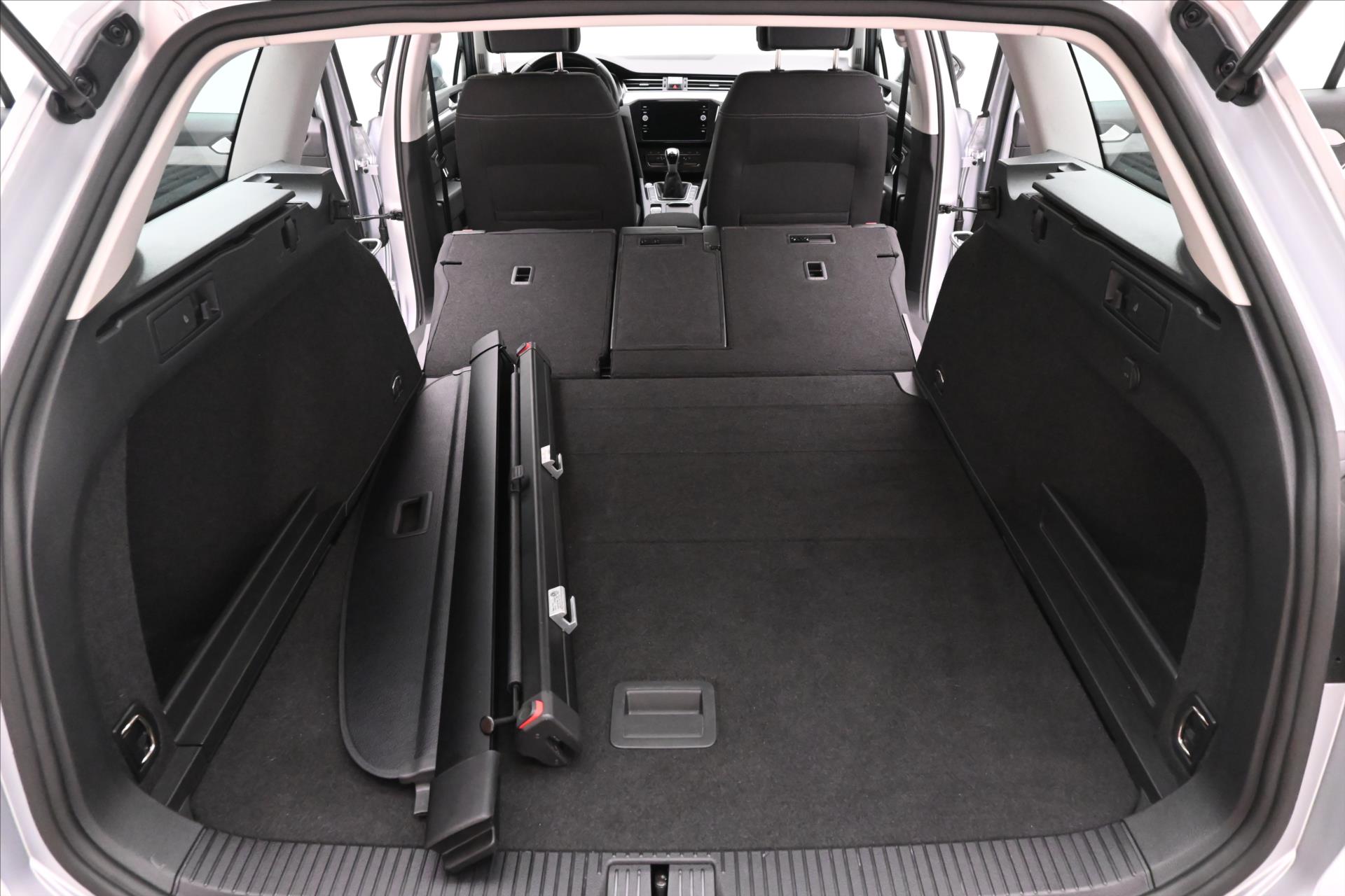 Hlavní fotografie vozu Volkswagen Passat 2,0 TDI 110 kW Business Záruka až 5 let (12)