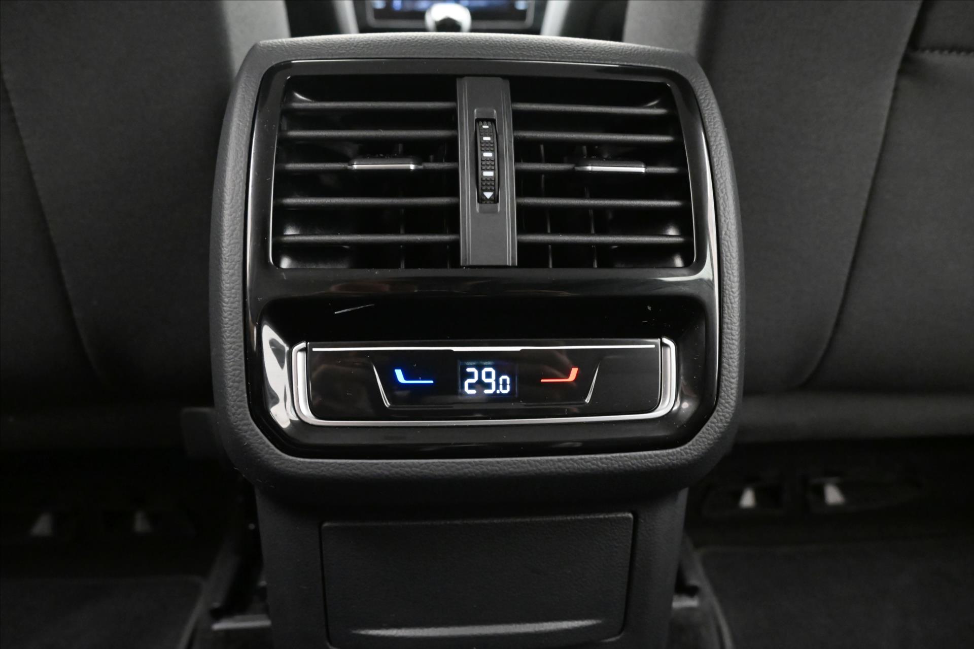 Hlavní fotografie vozu Volkswagen Passat 2,0 TDI 110 kW Business Záruka až 5 let (23)
