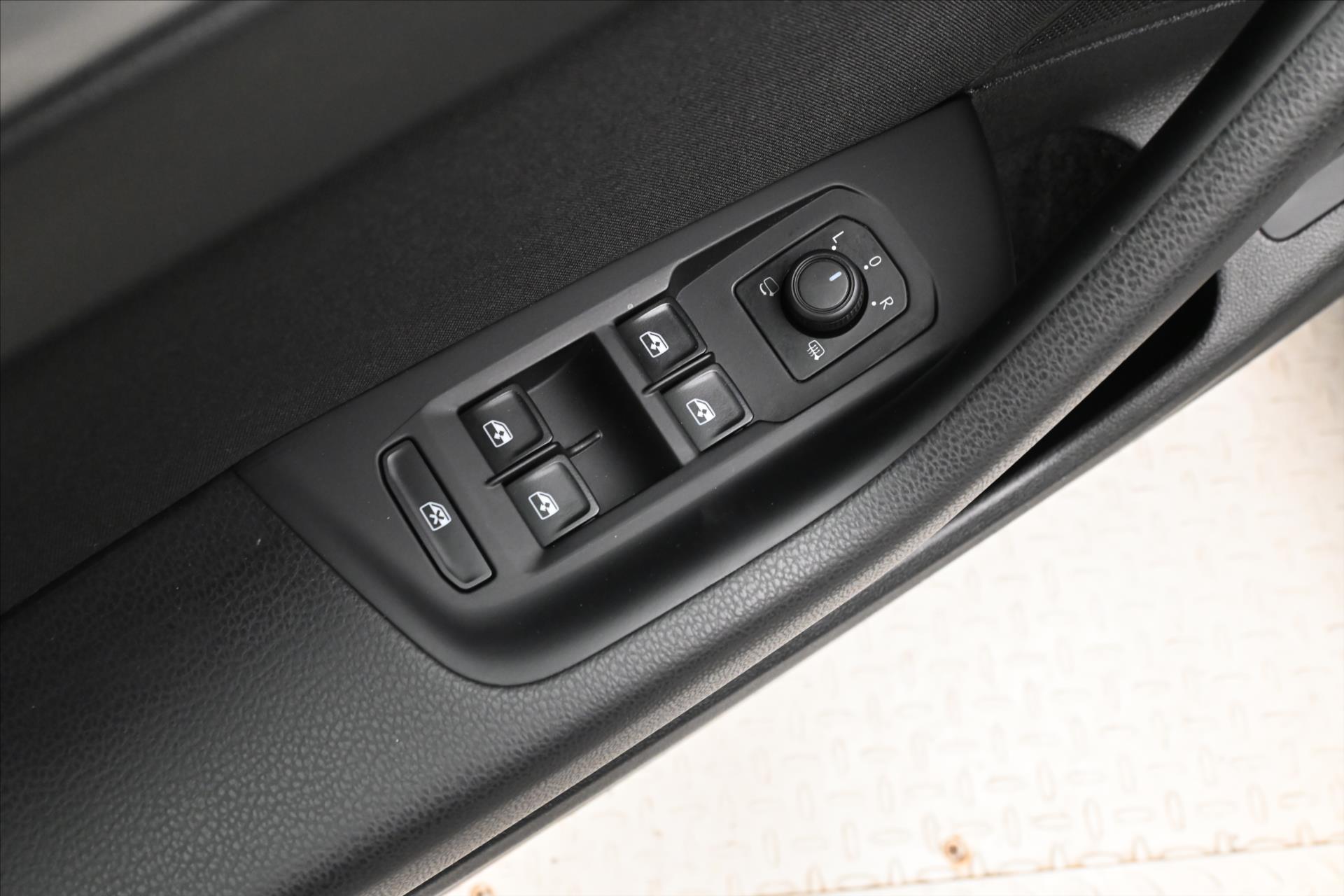 Hlavní fotografie vozu Volkswagen Passat 2,0 TDI 110 kW DSG Business Záruka až 5 let (23)