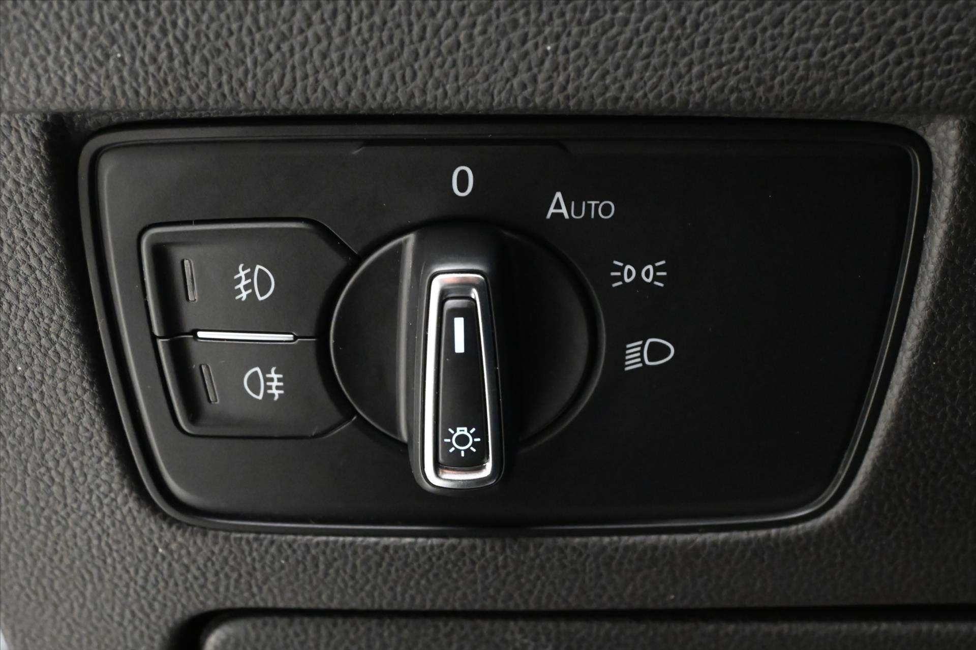 Hlavní fotografie vozu Volkswagen Passat 2,0 TDI 110 kW DSG Business Záruka až 5 let (24)