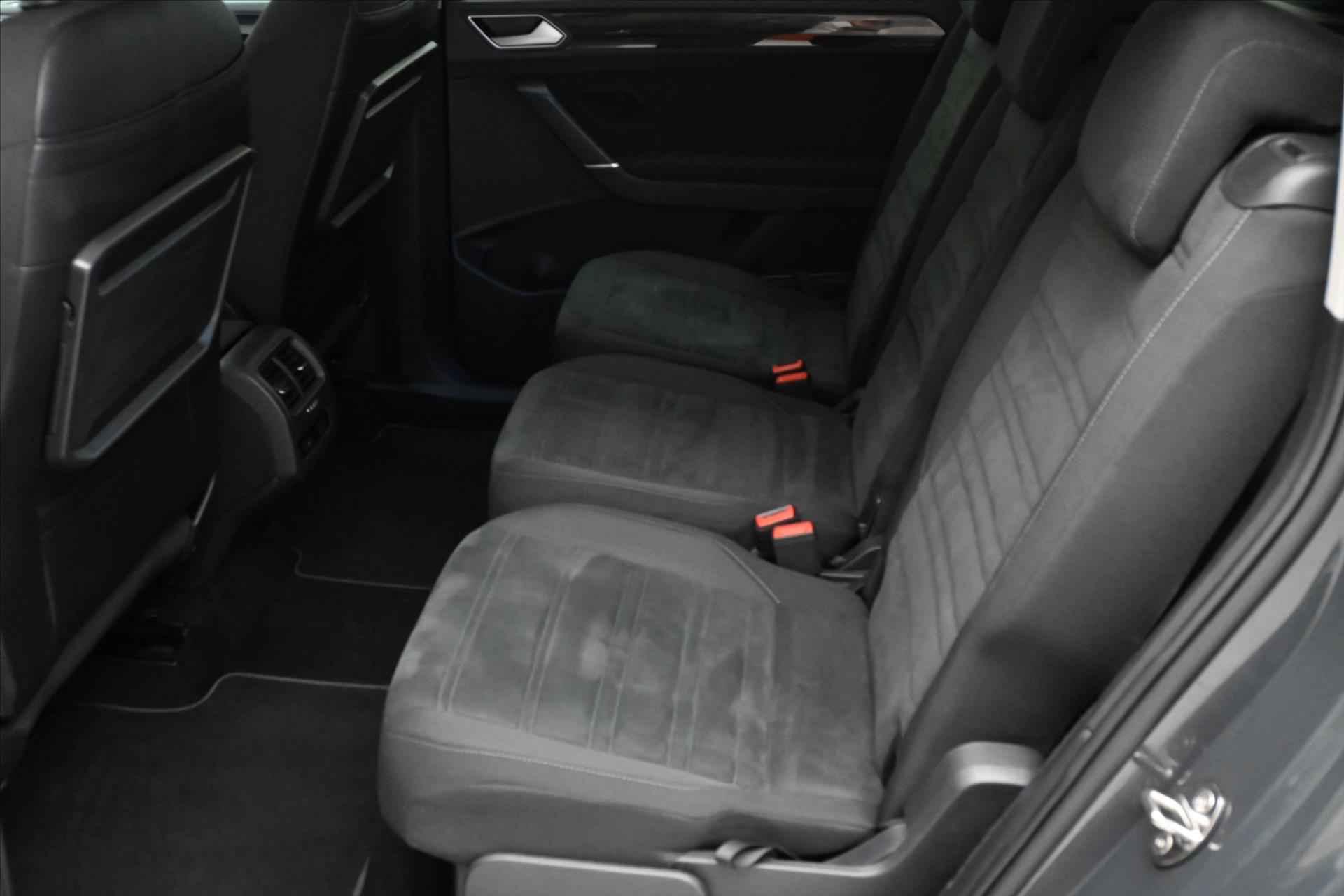 Hlavní fotografie vozu Volkswagen Touran 2,0 TDI 110 KW DSG 7 MÍST Záruka až 5 let (16)