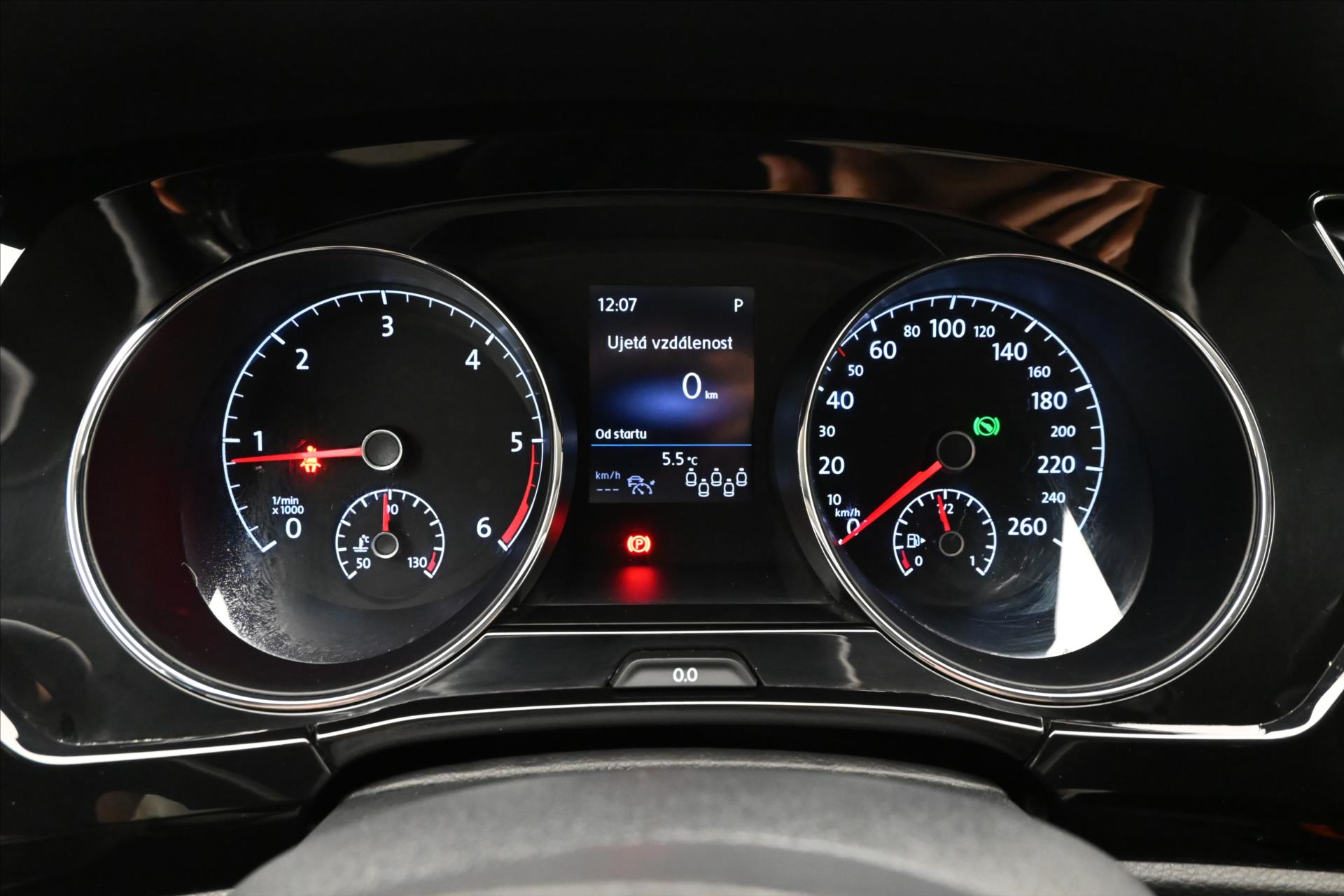 Hlavní fotografie vozu Volkswagen Touran 2,0 TDI 110 KW DSG 7 MÍST Záruka až 5 let (18)