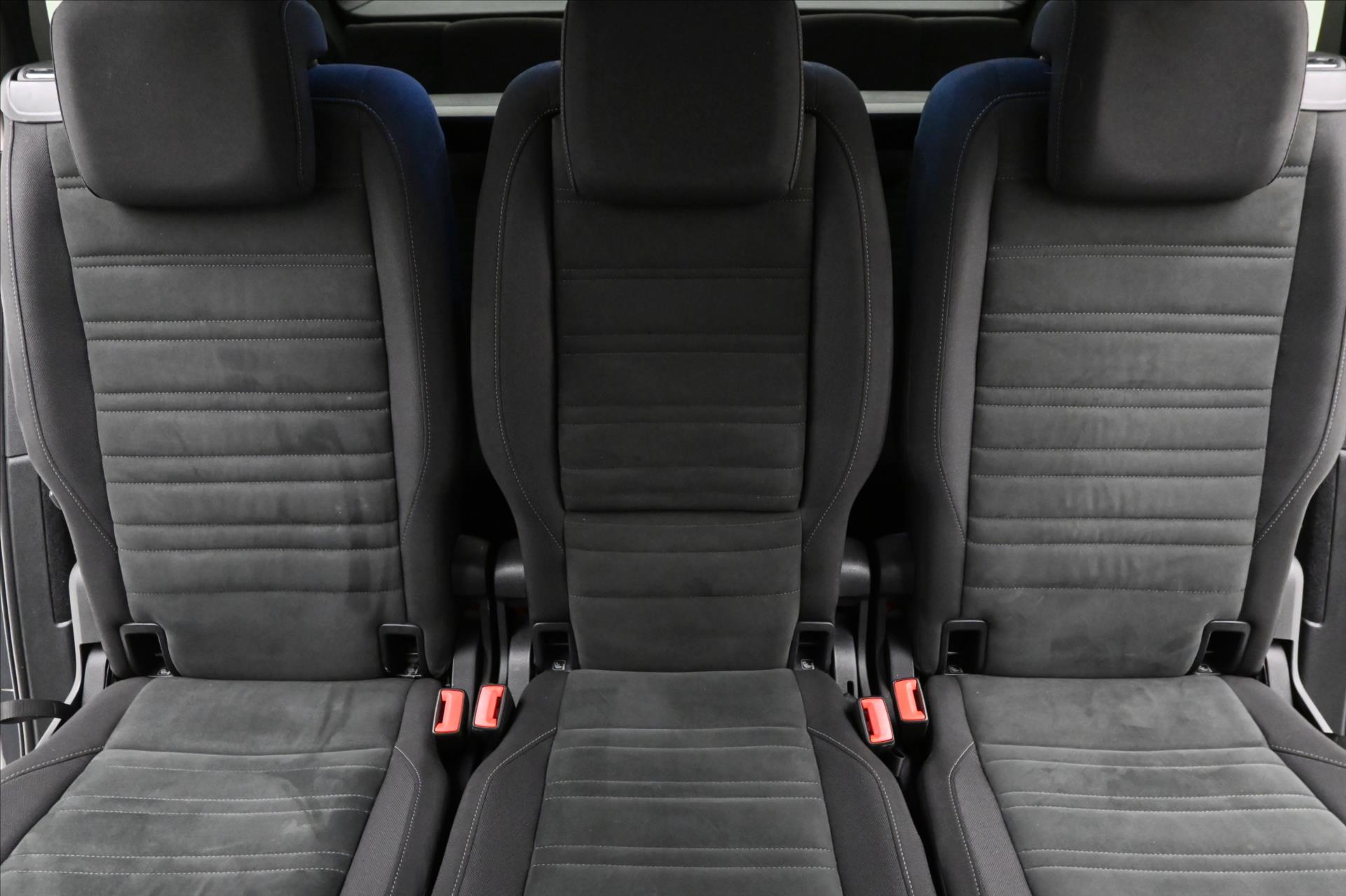 Hlavní fotografie vozu Volkswagen Touran 2,0 TDI 110 KW DSG 7 MÍST Záruka až 5 let (30)
