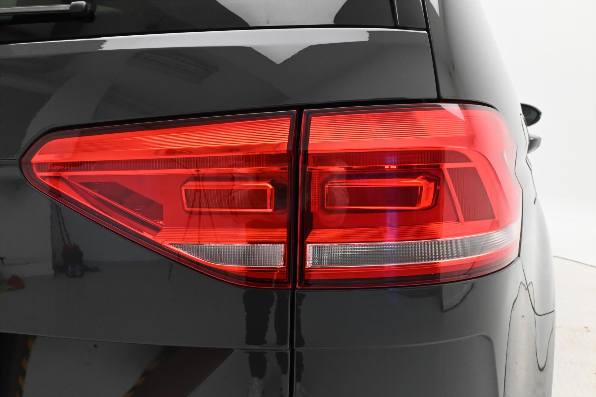 Hlavní fotografie vozu Volkswagen Touran 2,0 TDI 110 KW DSG 7 MÍST Záruka až 5 let (34)