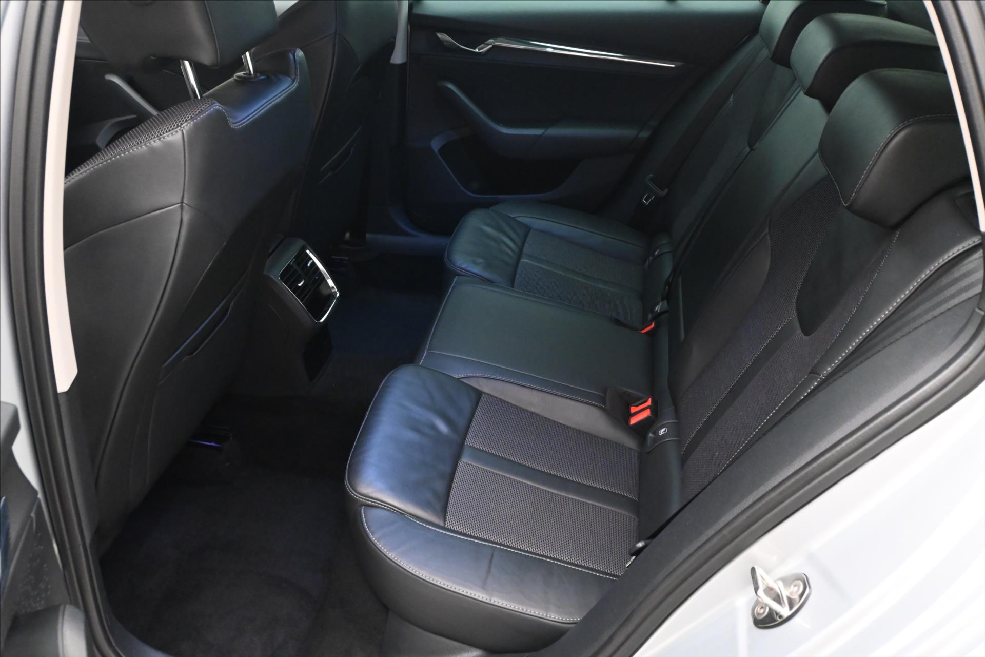 Hlavní fotografie vozu Škoda Octavia 2,0 TDI 110 kW DSG Style Záruka až 5 let (15)