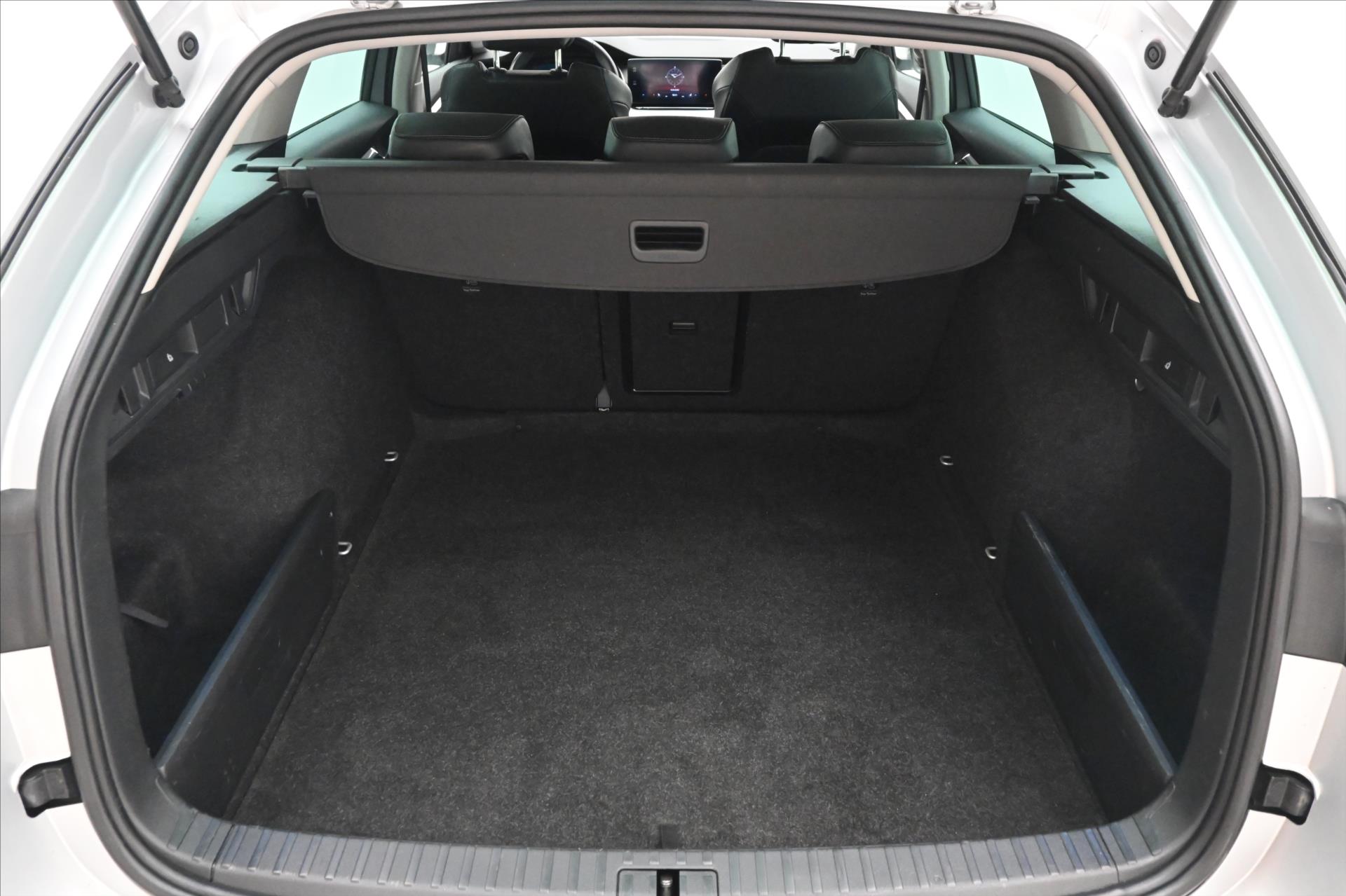 Hlavní fotografie vozu Škoda Octavia 2,0 TDI 110kW DSG Style Záruka až 5 let (11)