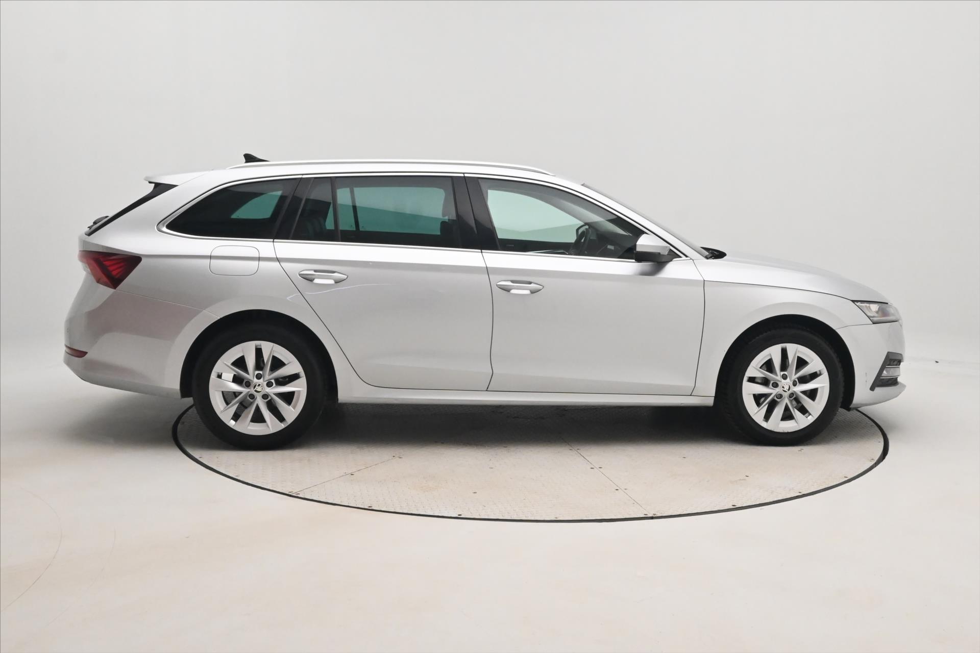 Hlavní fotografie vozu Škoda Octavia 2,0 TDI 110kW DSG Style Záruka až 5 let (5)