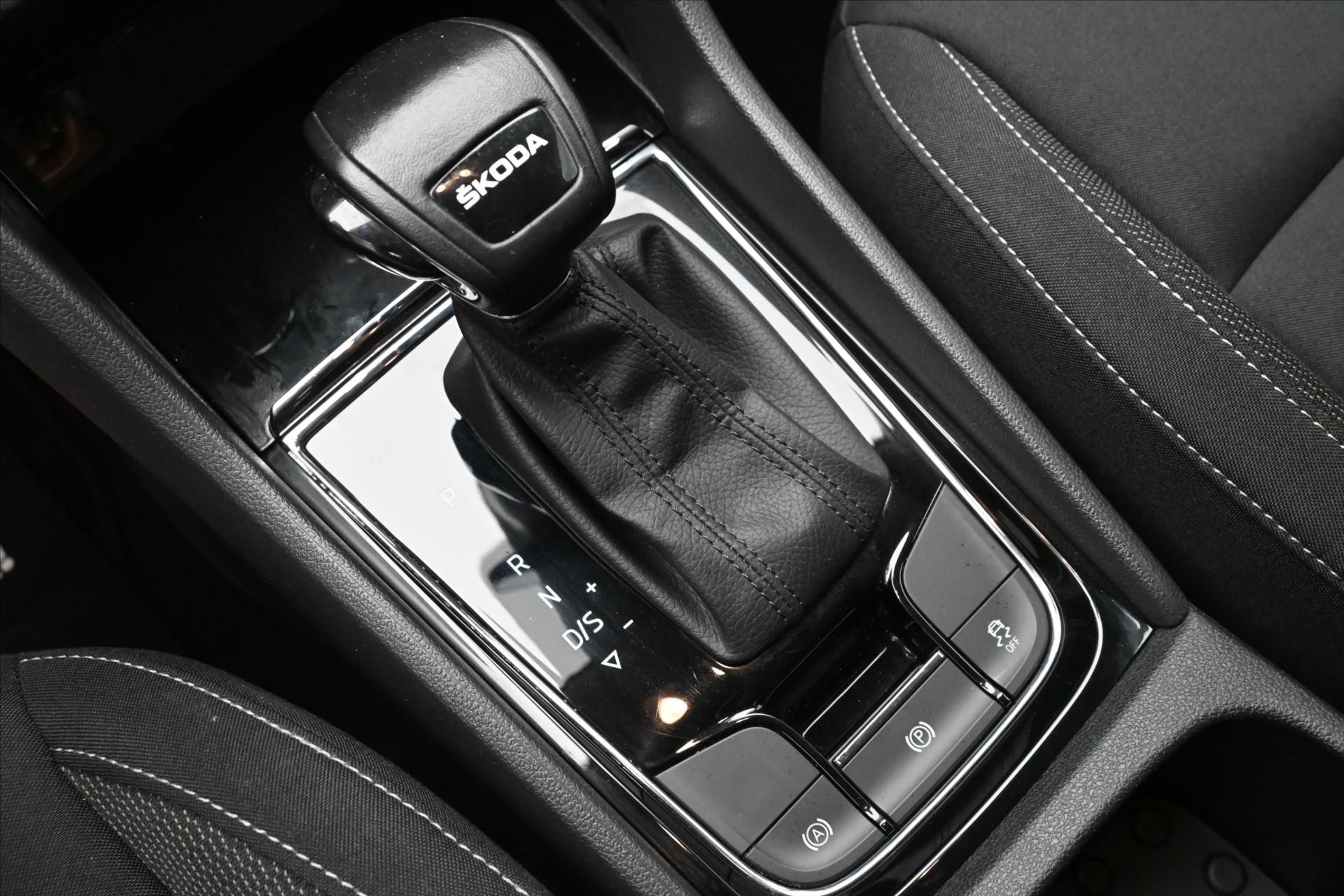Hlavní fotografie vozu Škoda Karoq 2,0 TDI 85 kW DSG VIRTUAL TAŽNÉ Záruka až 5 let (22)