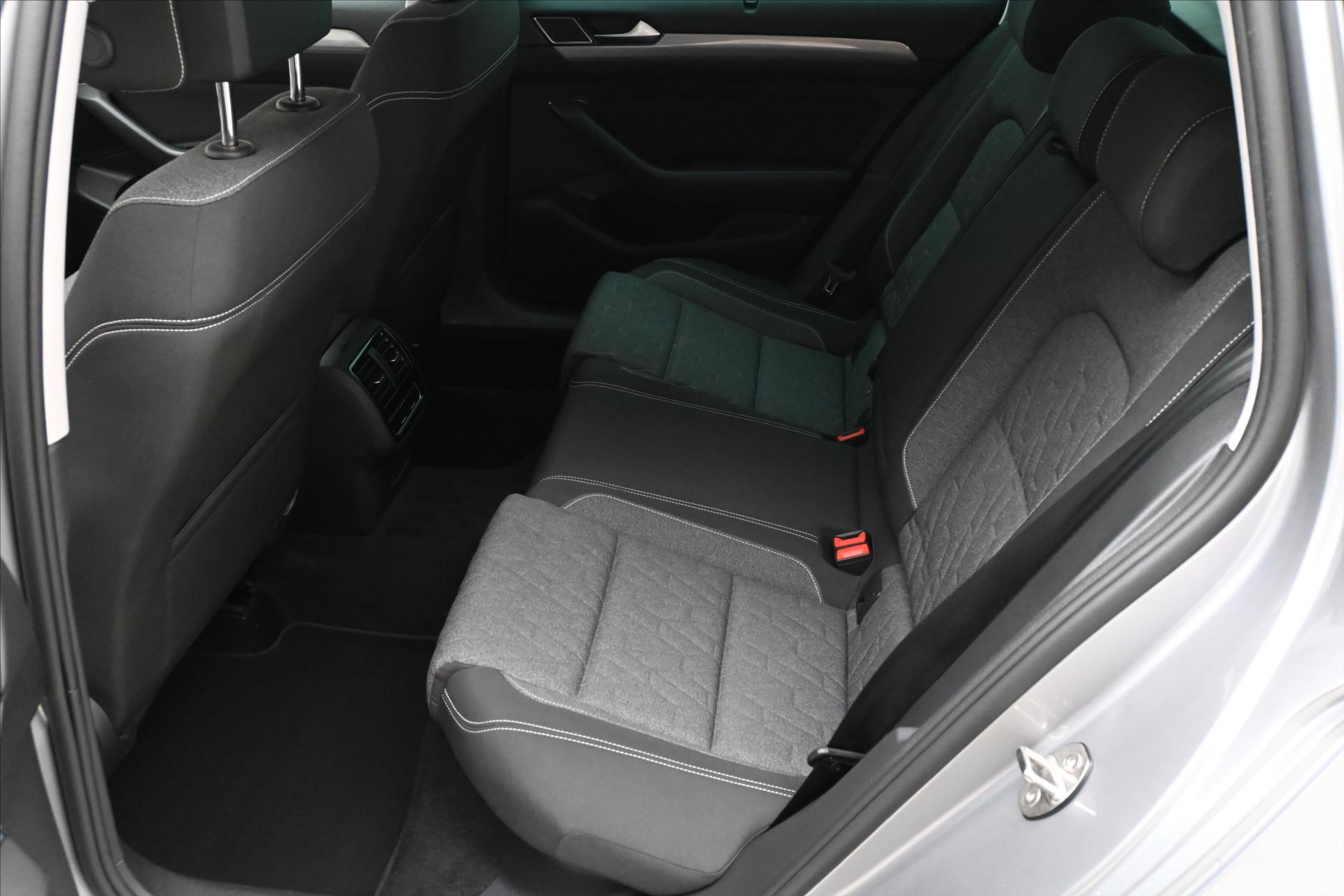 Hlavní fotografie vozu Volkswagen Passat 2,0 TDI 110 kW DSG Business Záruka až 5 let (15)