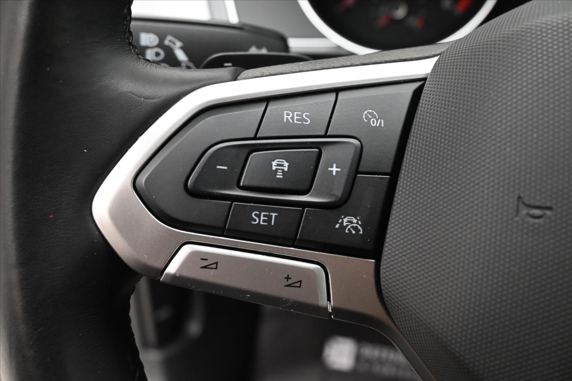 Hlavní fotografie vozu Volkswagen Passat 2,0 TDI 110 kW DSG Business Záruka až 5 let (25)