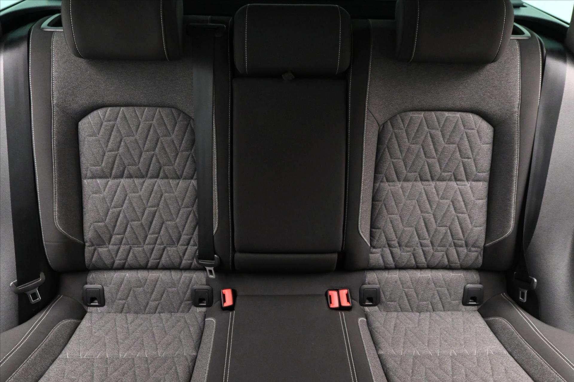 Hlavní fotografie vozu Volkswagen Passat 2,0 TDI 110 kW DSG Business Záruka až 5 let (30)