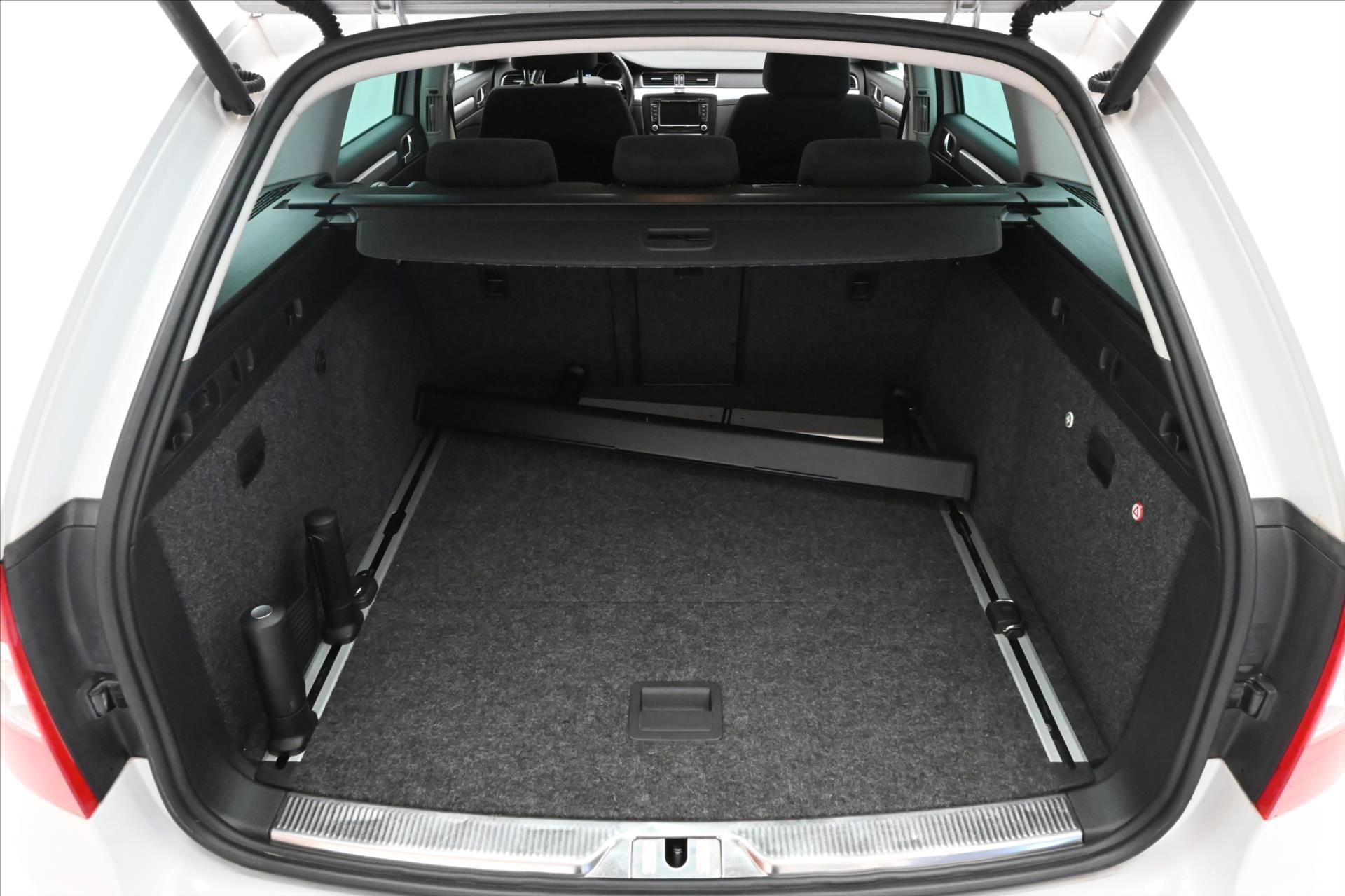 Hlavní fotografie vozu Škoda Superb 2,0 TDI 125 kW Ambition Záruka až 5 let (11)