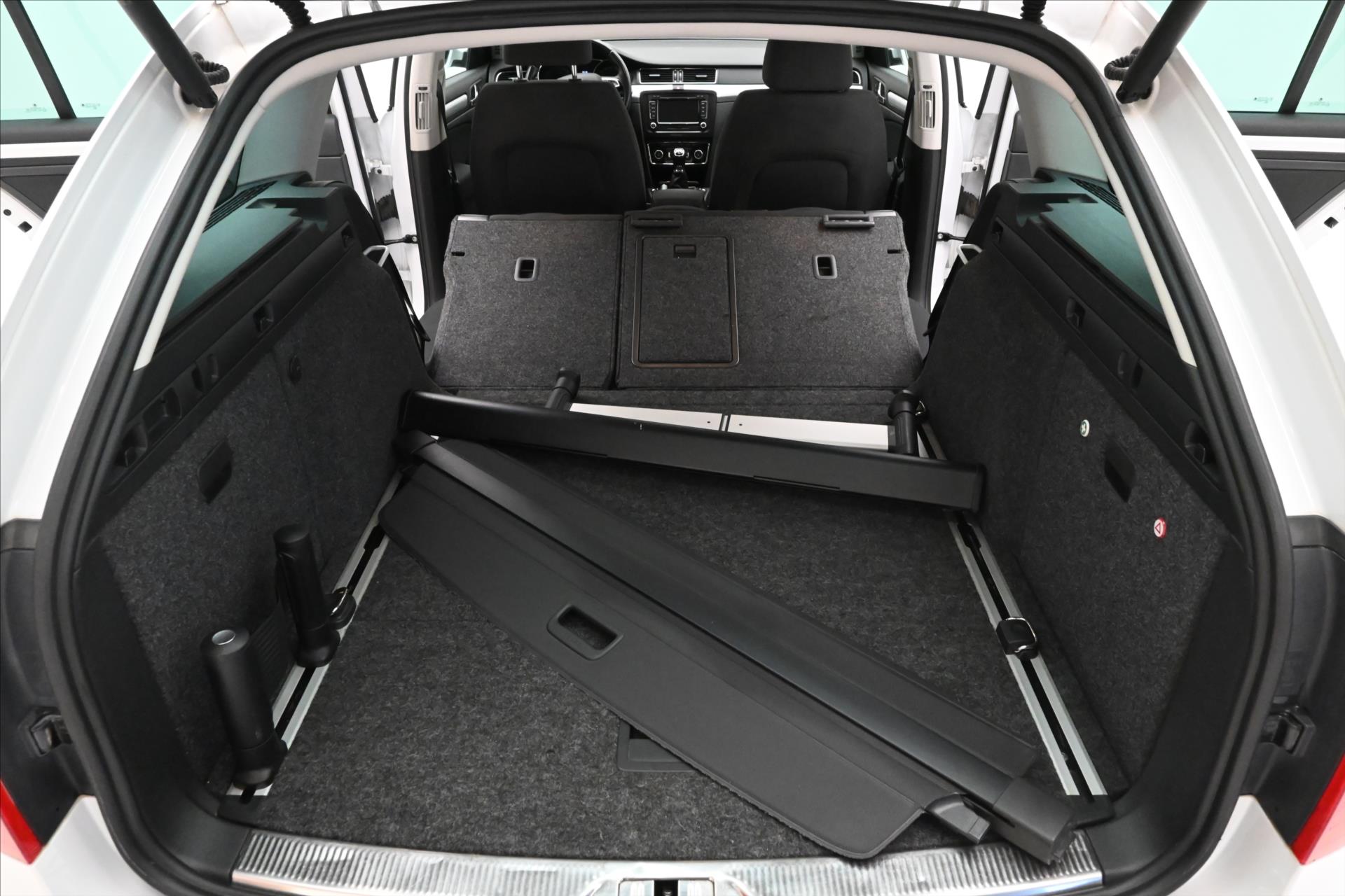 Hlavní fotografie vozu Škoda Superb 2,0 TDI 125 kW Ambition Záruka až 5 let (12)