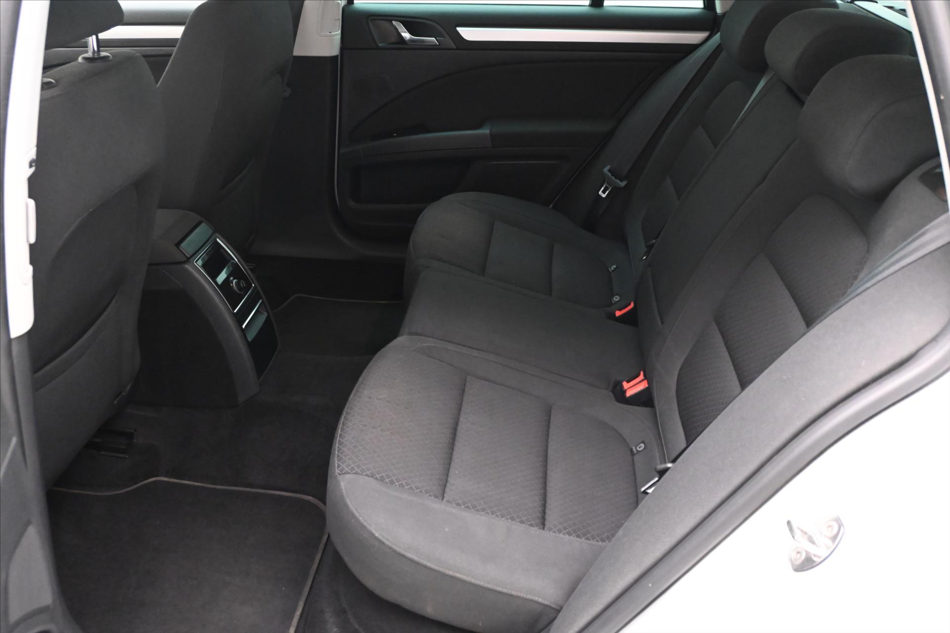 Hlavní fotografie vozu Škoda Superb 2,0 TDI 125 kW Ambition Záruka až 5 let (15)