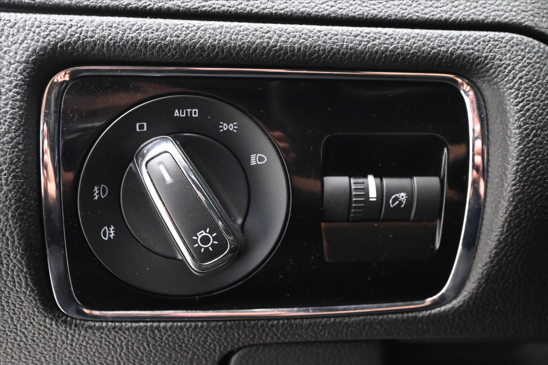 Hlavní fotografie vozu Škoda Superb 2,0 TDI 125 kW Ambition Záruka až 5 let (27)