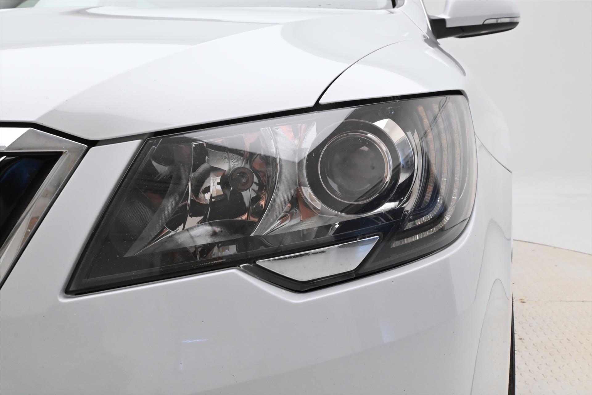 Hlavní fotografie vozu Škoda Superb 2,0 TDI 125 kW Ambition Záruka až 5 let (30)