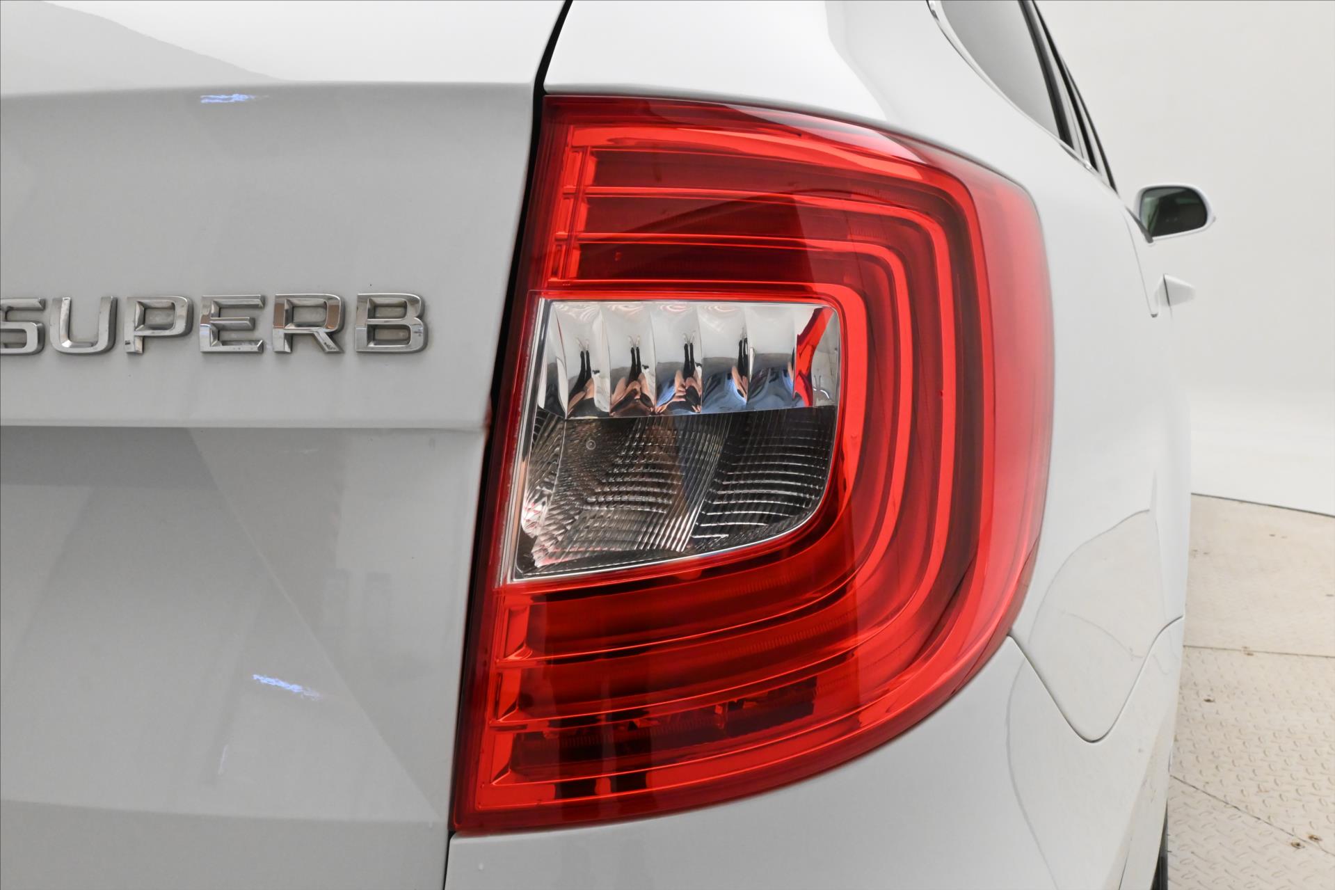Hlavní fotografie vozu Škoda Superb 2,0 TDI 125 kW Ambition Záruka až 5 let (31)