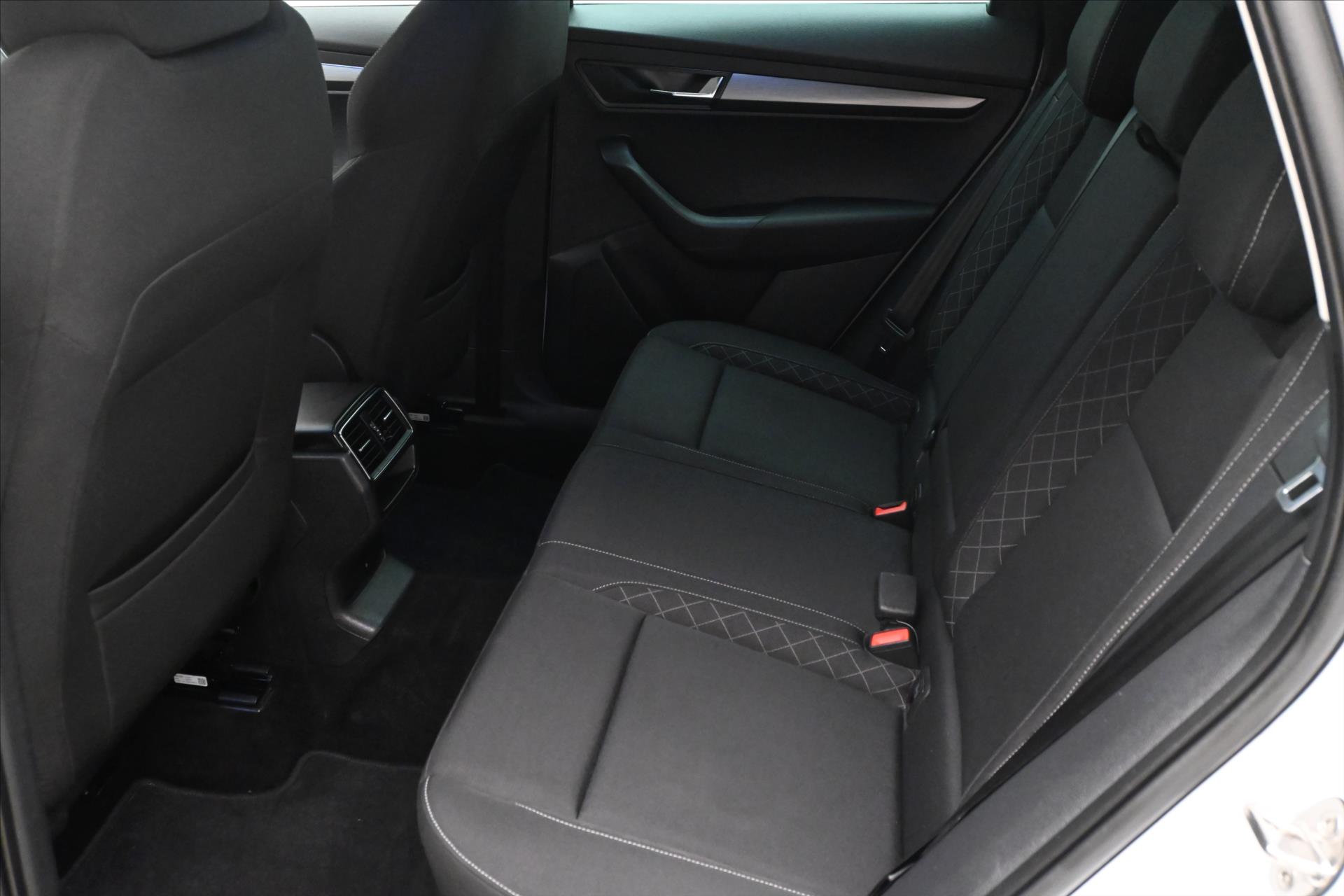 Hlavní fotografie vozu Škoda Karoq 2,0 TDI 110 kW DSG 4x4 TAŽNÉ Záruka až 5 let (14)