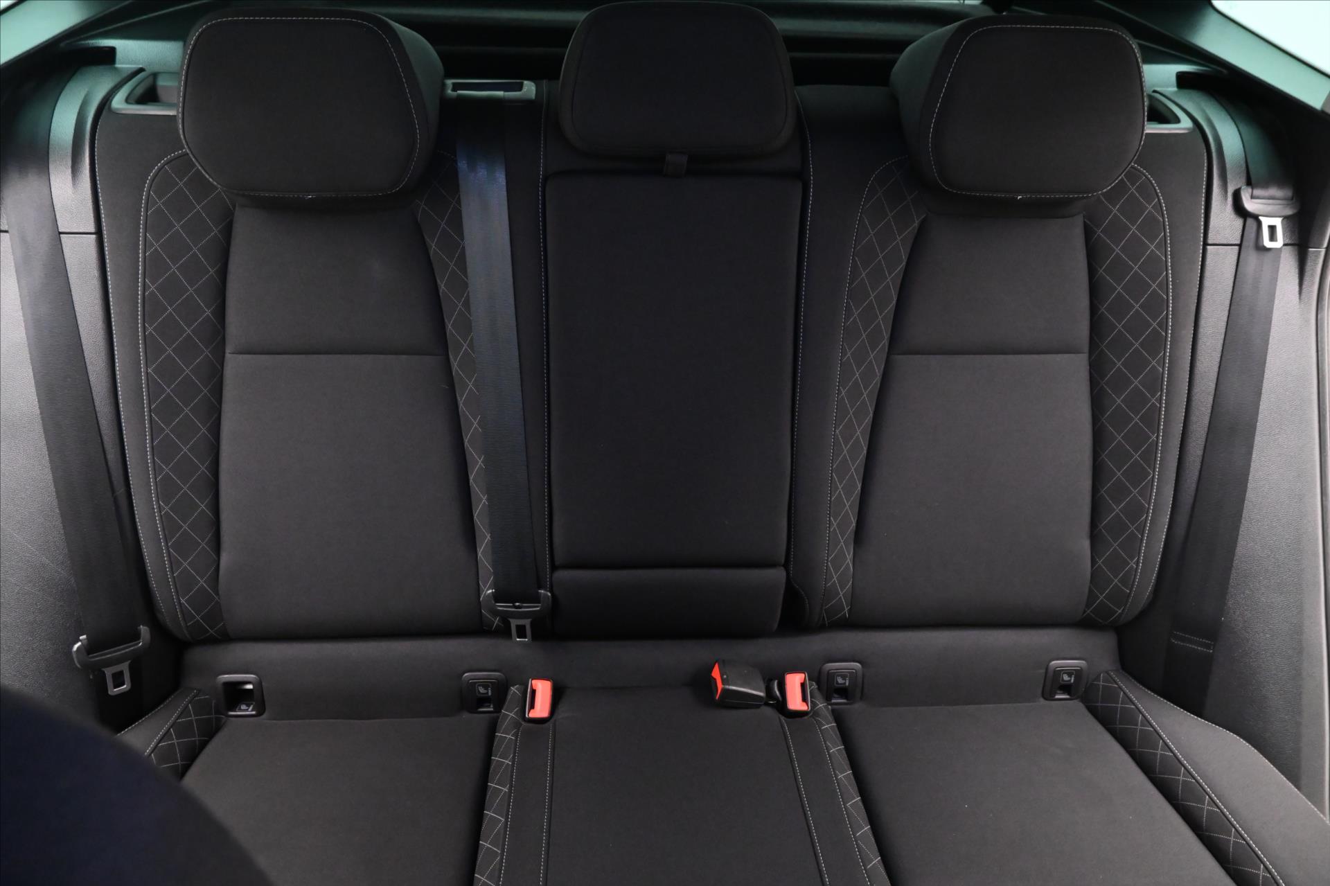 Hlavní fotografie vozu Škoda Karoq 2,0 TDI 110 kW DSG 4x4 TAŽNÉ Záruka až 5 let (27)