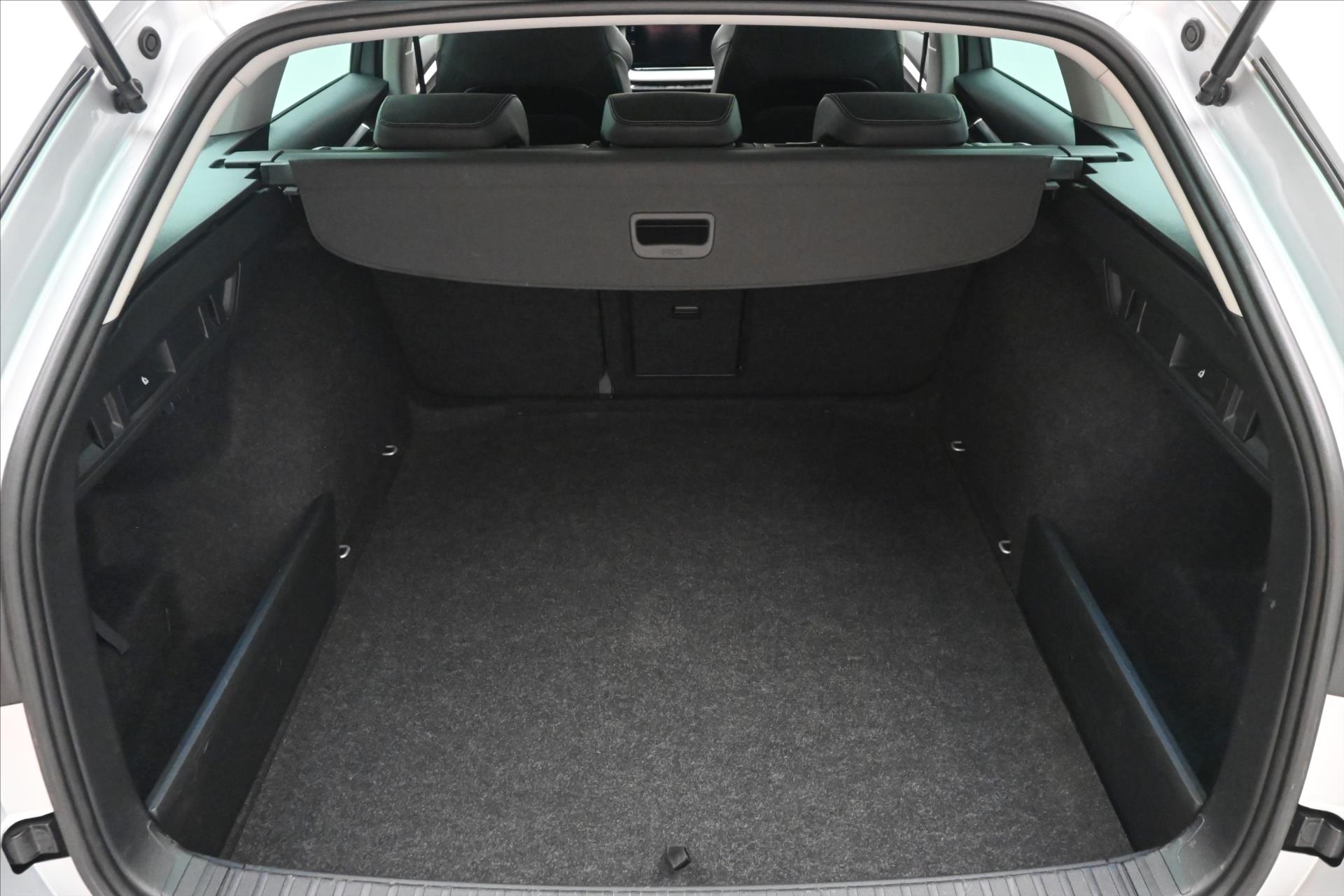 Main photo of the car Skoda Octavia 2.0 TDI 110 kW DSG Style Warranty up to 5 years (10)