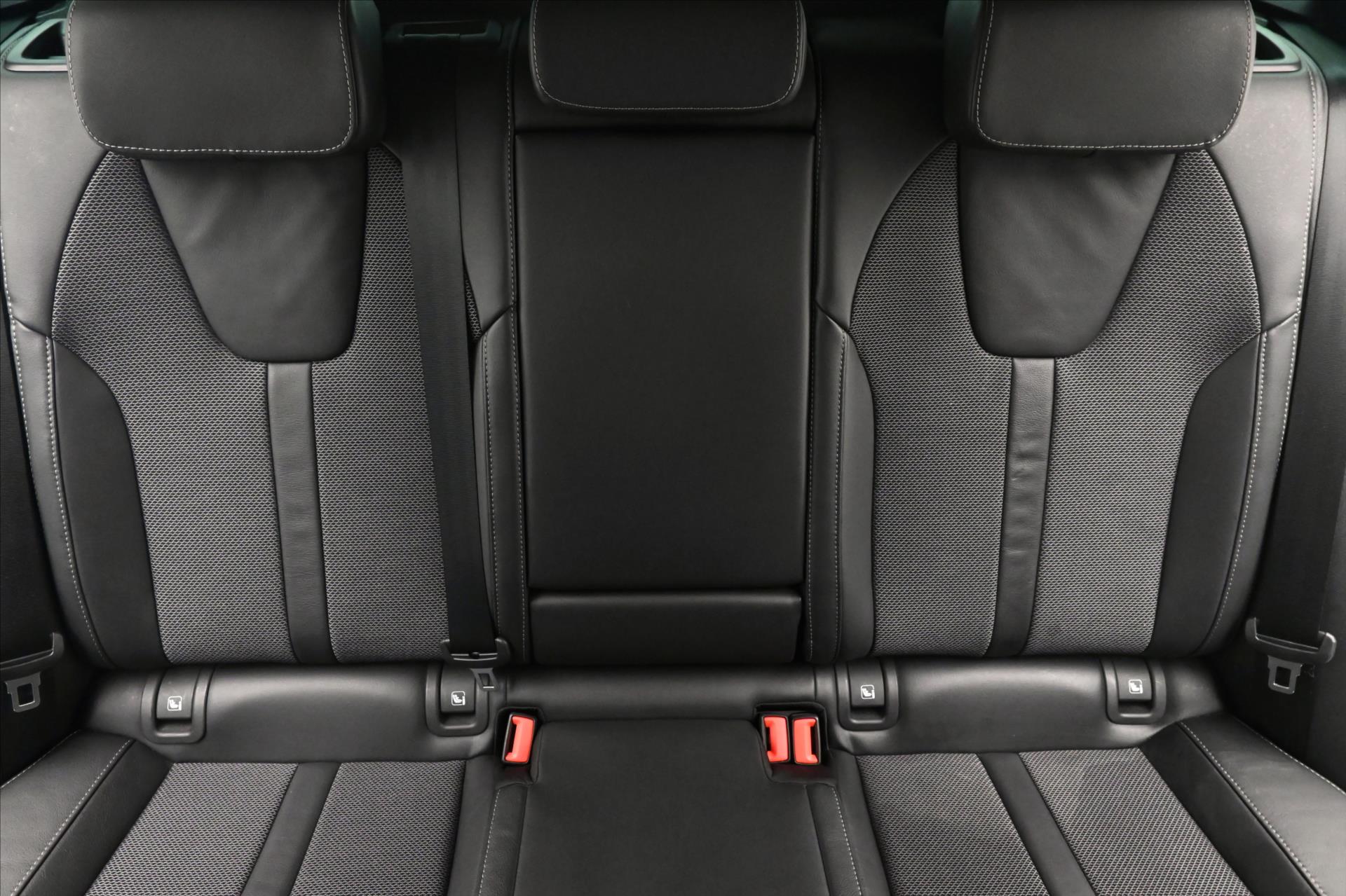 Main photo of the car Skoda Octavia 2.0 TDI 110 kW DSG Style Warranty up to 5 years (27)