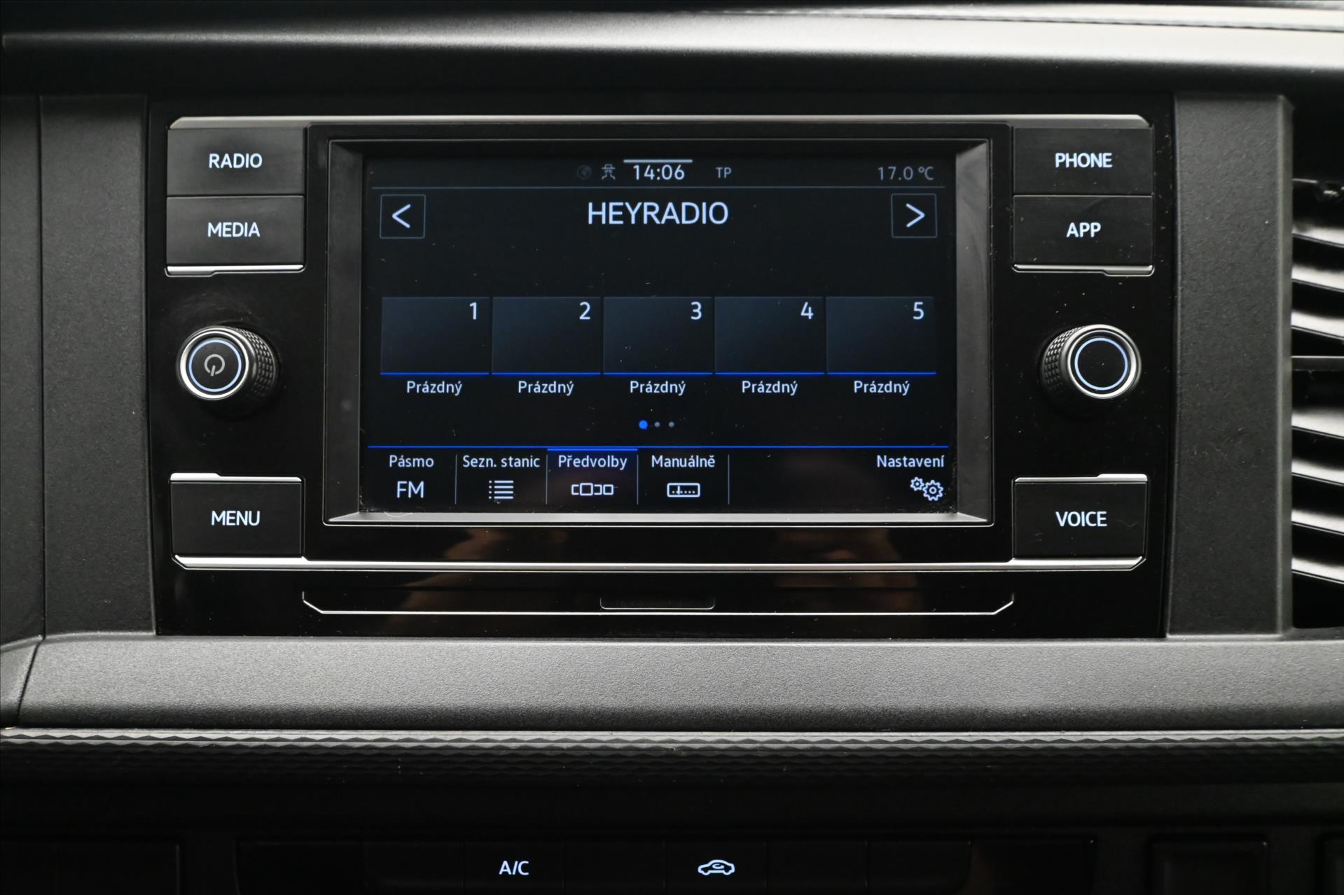 Main photo of the car Volkswagen Transporter 2.0 TDI 81 KW Cruise control Warranty up to 5 years (19)