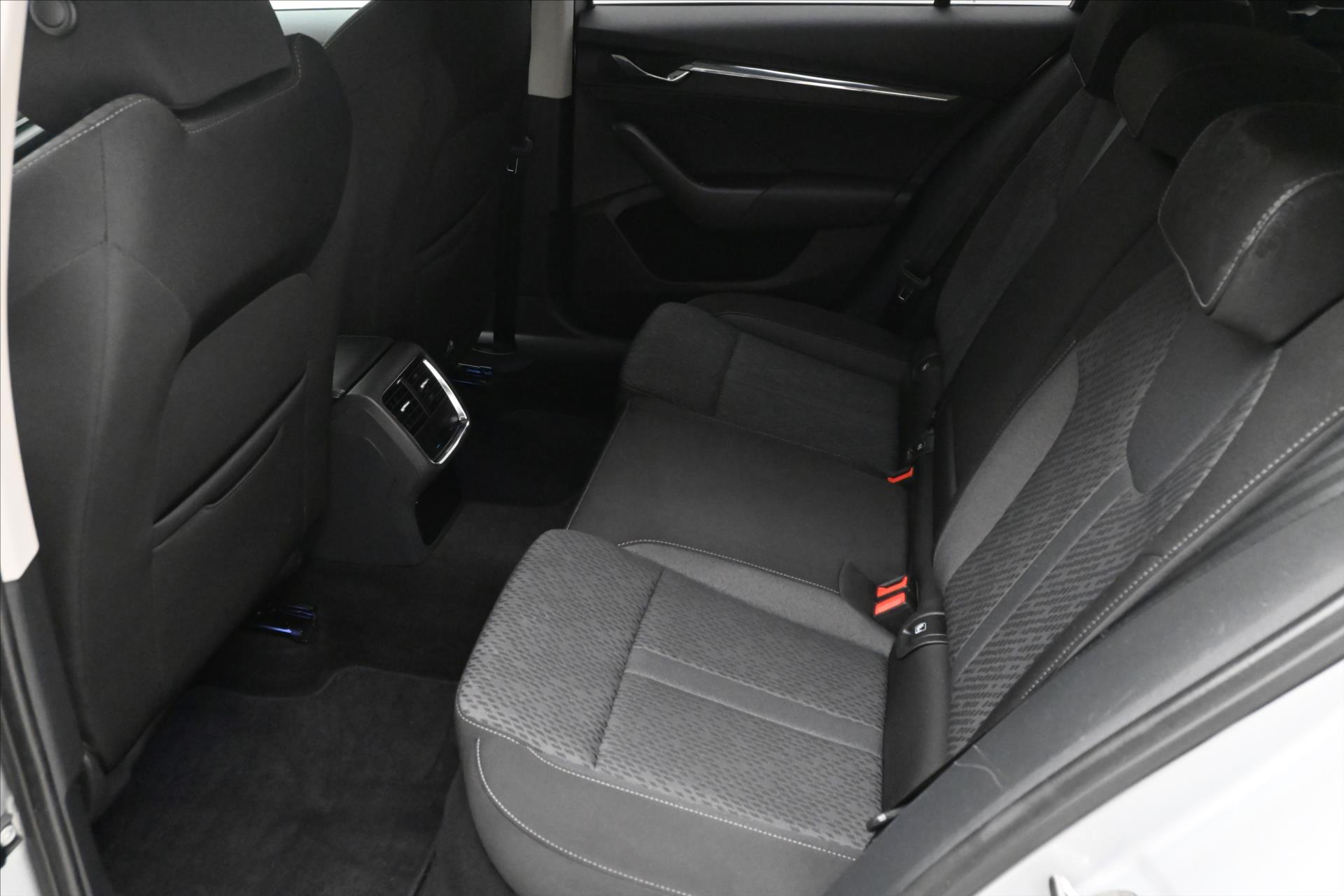 Hlavní fotografie vozu Škoda Octavia 2,0 TDI 110 kW DSG Style Záruka až 5 let (14)